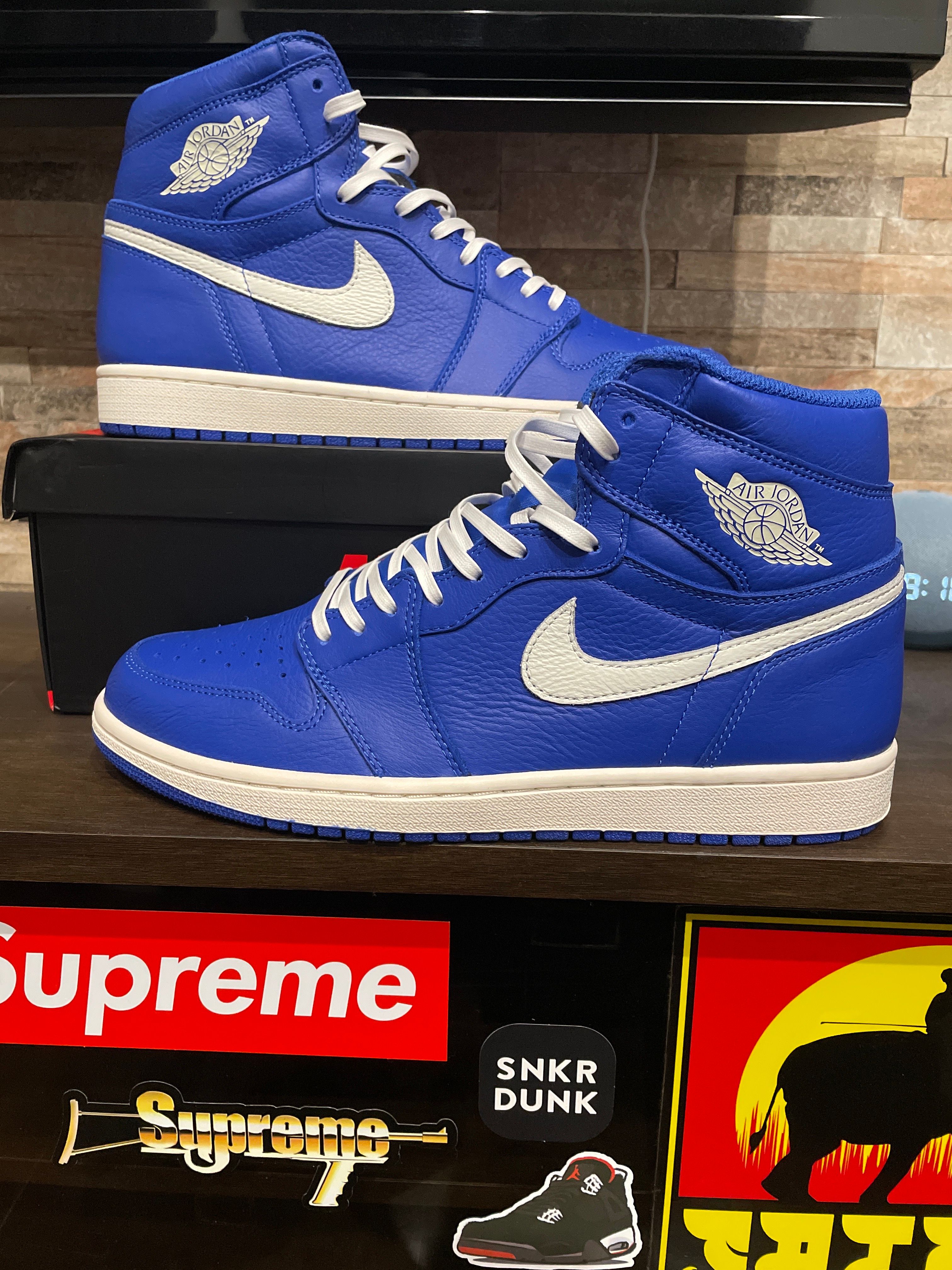 Nike Air Jordan 1 Retro High "Hyper Royal"