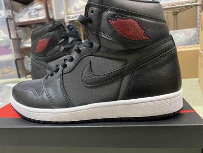 Nike Air Jordan 1 Retro High OG "Black/Metallic Silver/Gym Red"