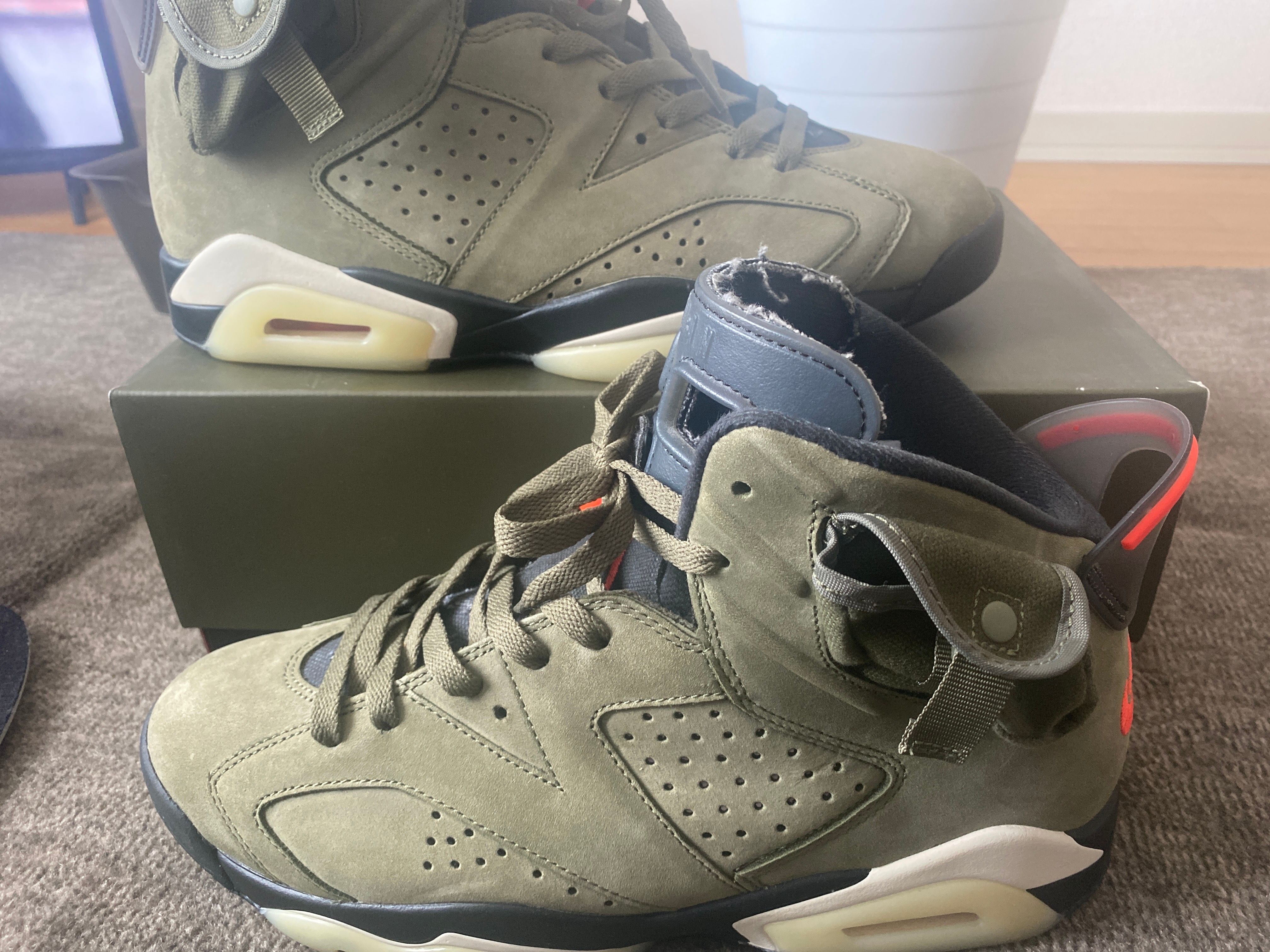 Travis Scott × Nike Air Jordan 6 Retro "Medium Olive"