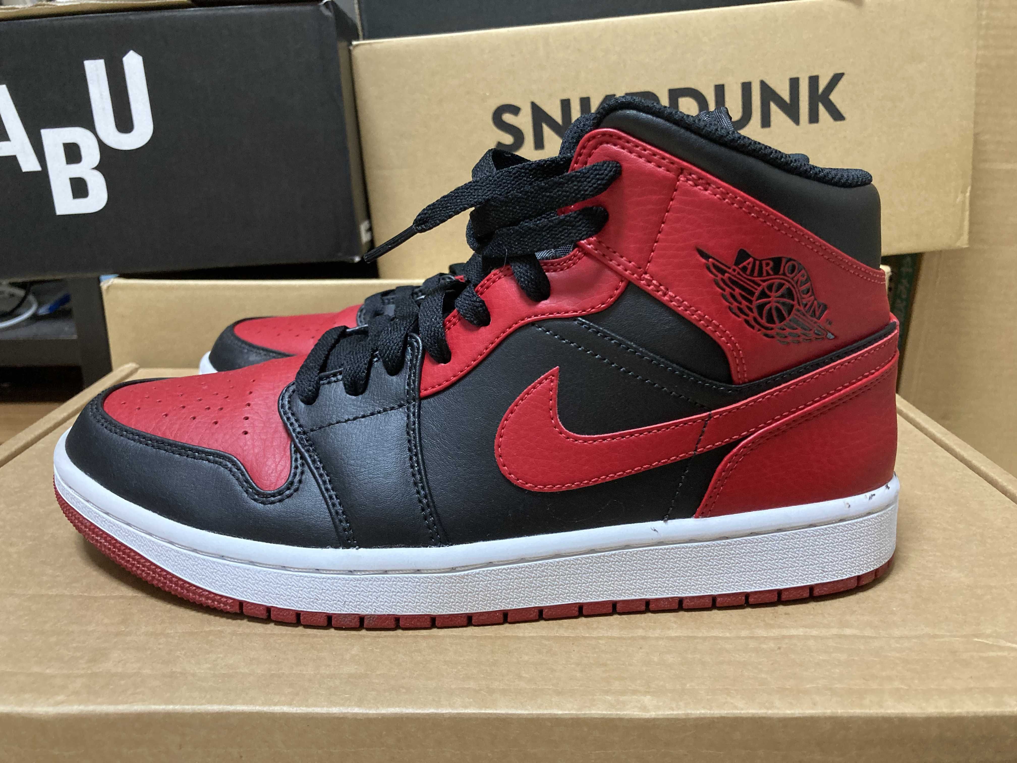 Nike Air Jordan 1 Mid "Bred"