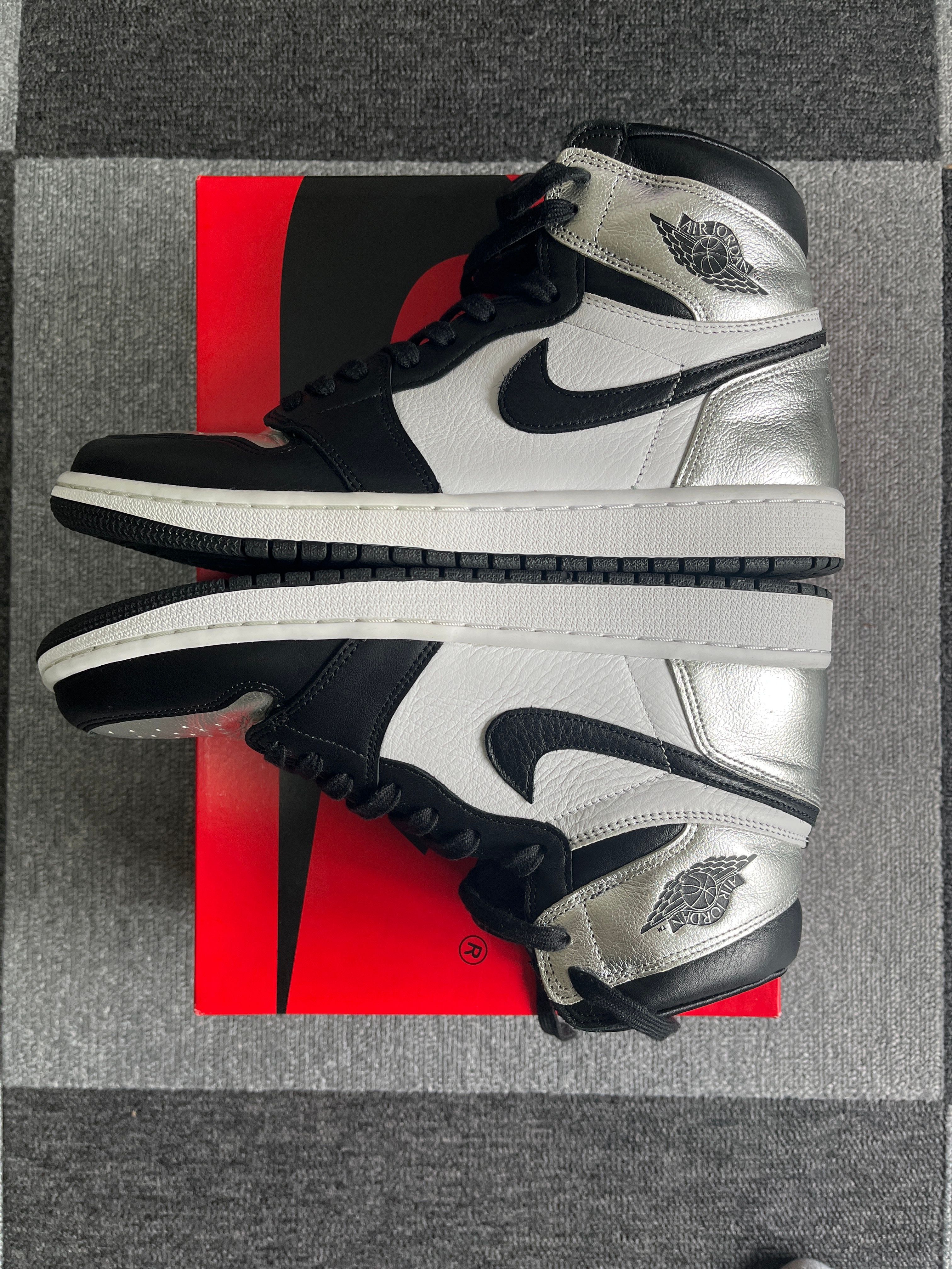 Nike Women's Air Jordan 1 Retro High OG "Silver Toe"