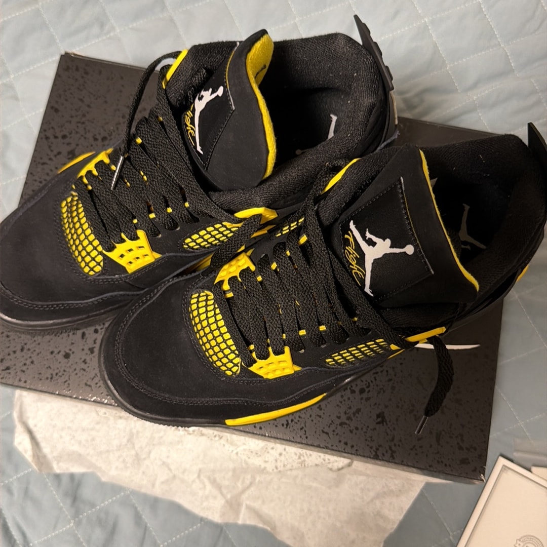 Nike Air Jordan 4 Retro "Thunder"(2023)