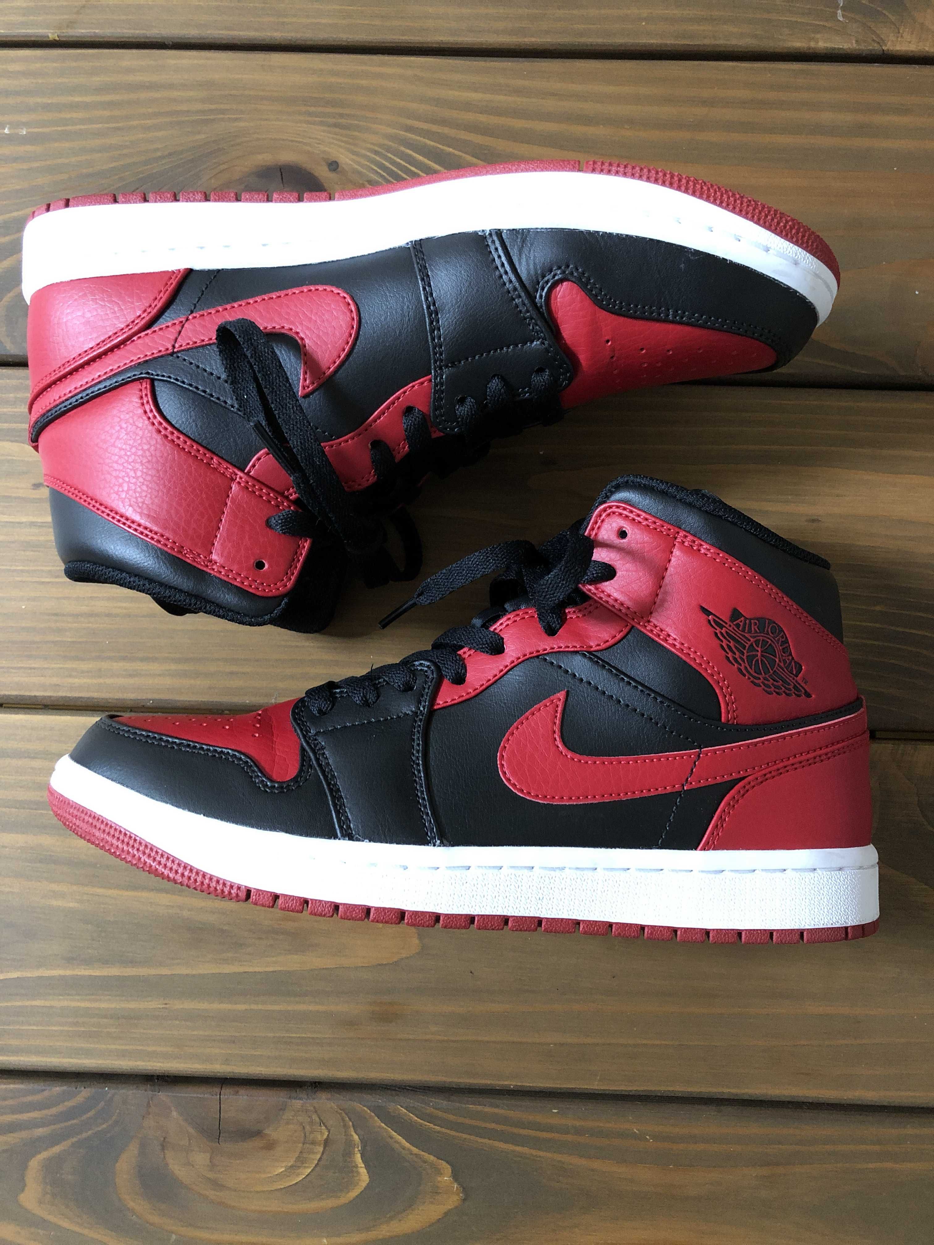 Nike Air Jordan 1 Mid "Bred"