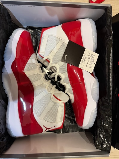 Nike Air Jordan 11 "Varsity Red"