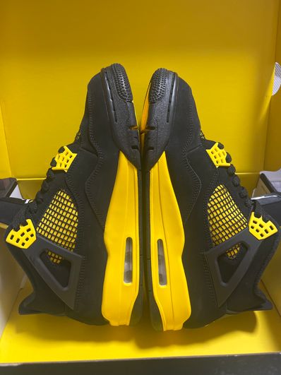 Nike Air Jordan 4 Retro "Thunder"(2023)