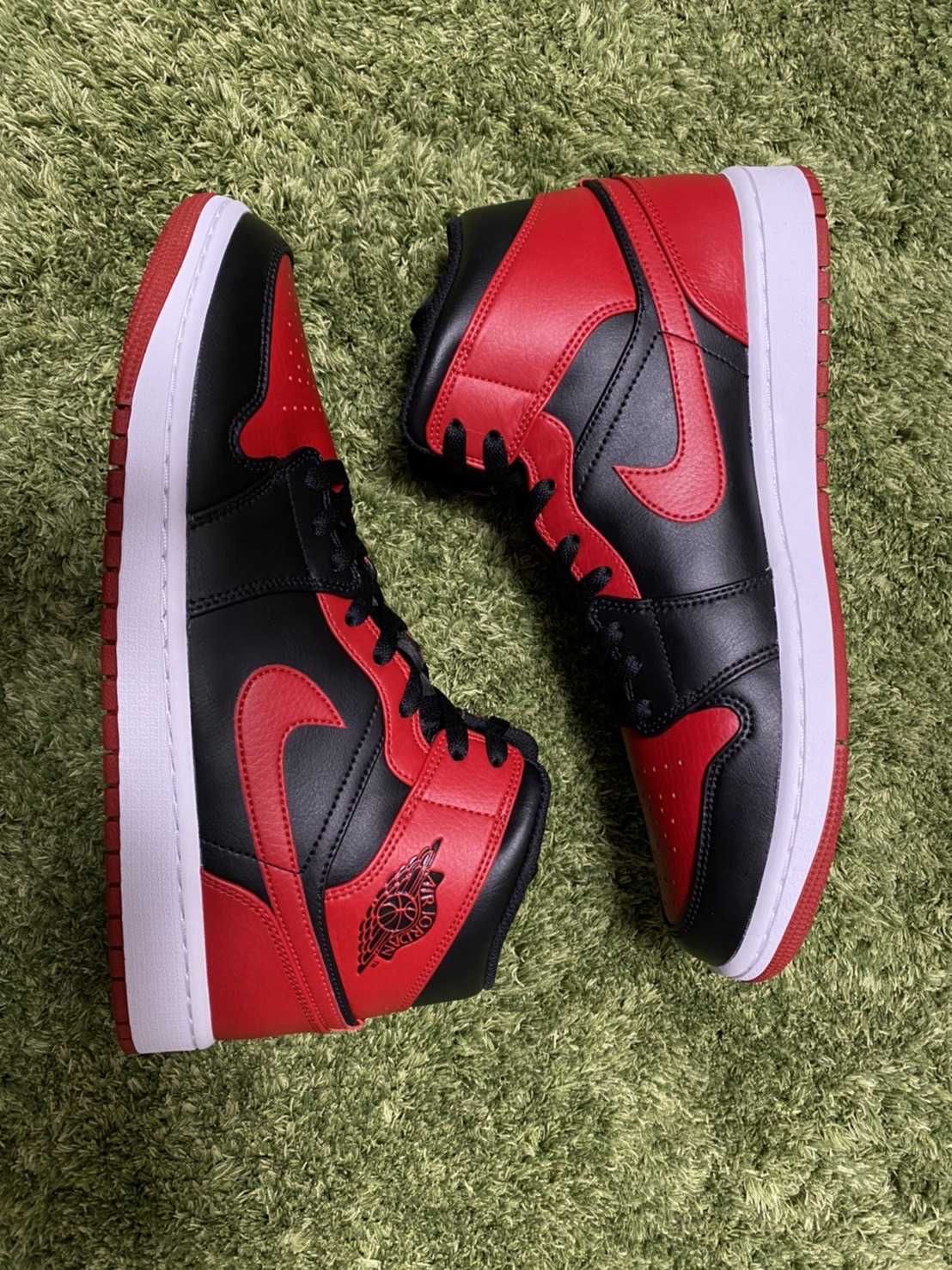 Nike Air Jordan 1 Mid "Bred"