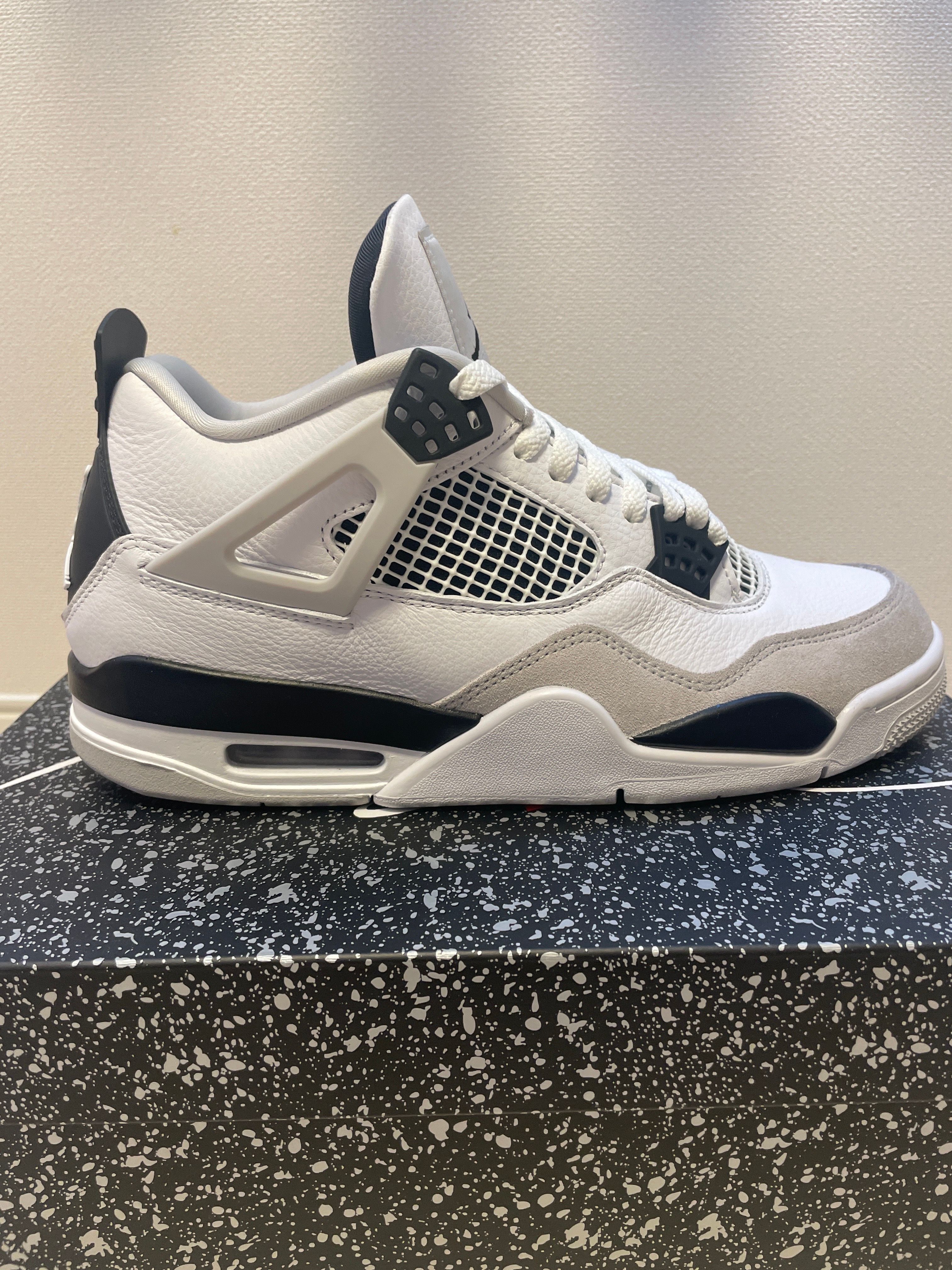 Nike Air Jordan 4 "Military Black"