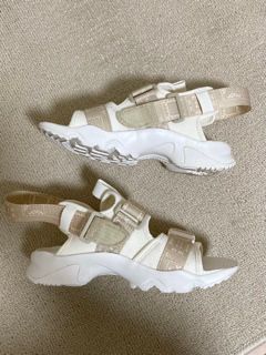 NIKE Women's CANYON SANDALS "PALE IVORY/COCONUT MILK"