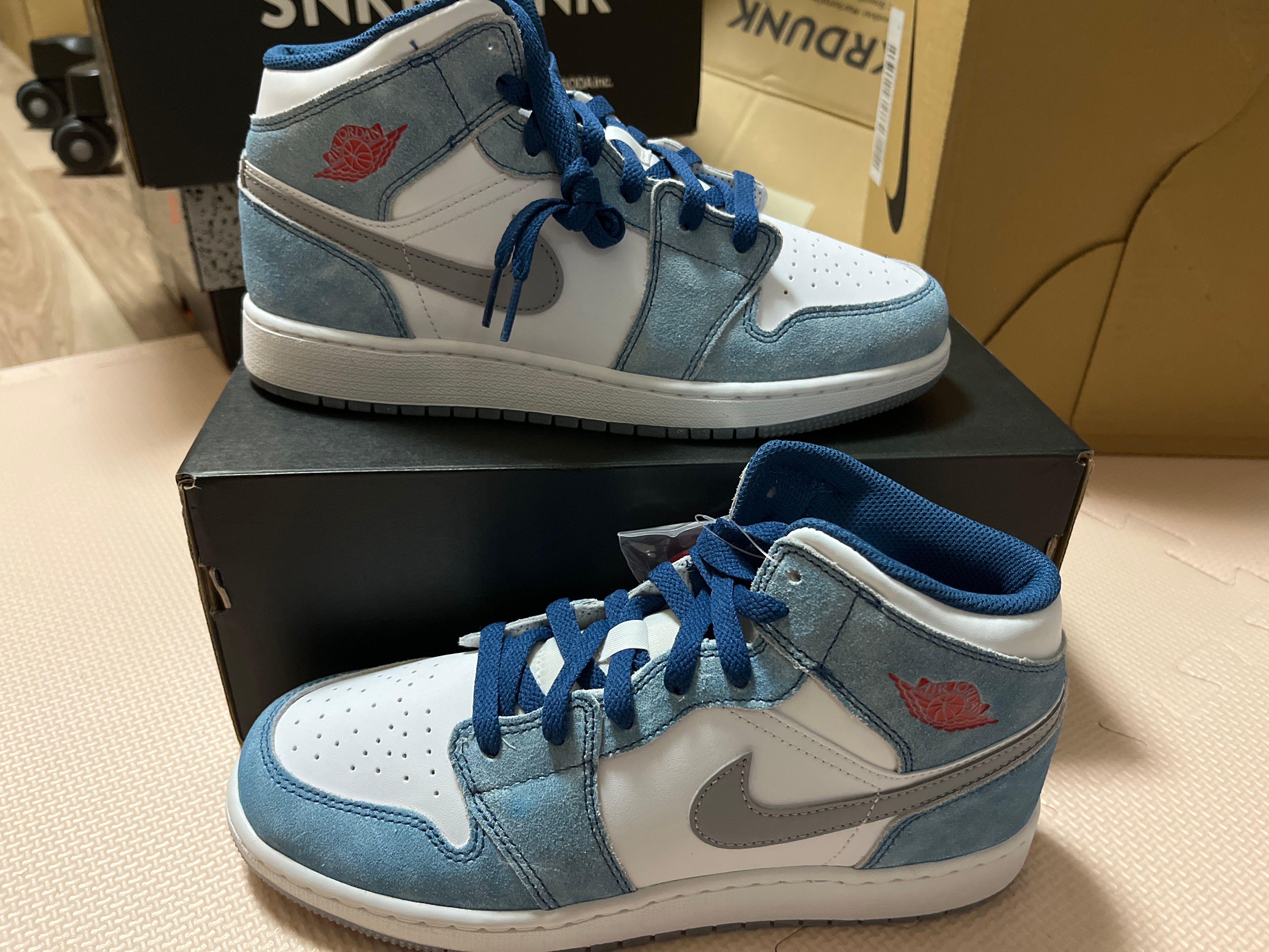Nike GS Air Jordan 1 Mid "White/University Blue/Grey"