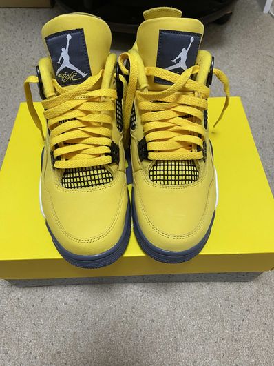 Nike Air Jordan 4 "Tour Yellow"