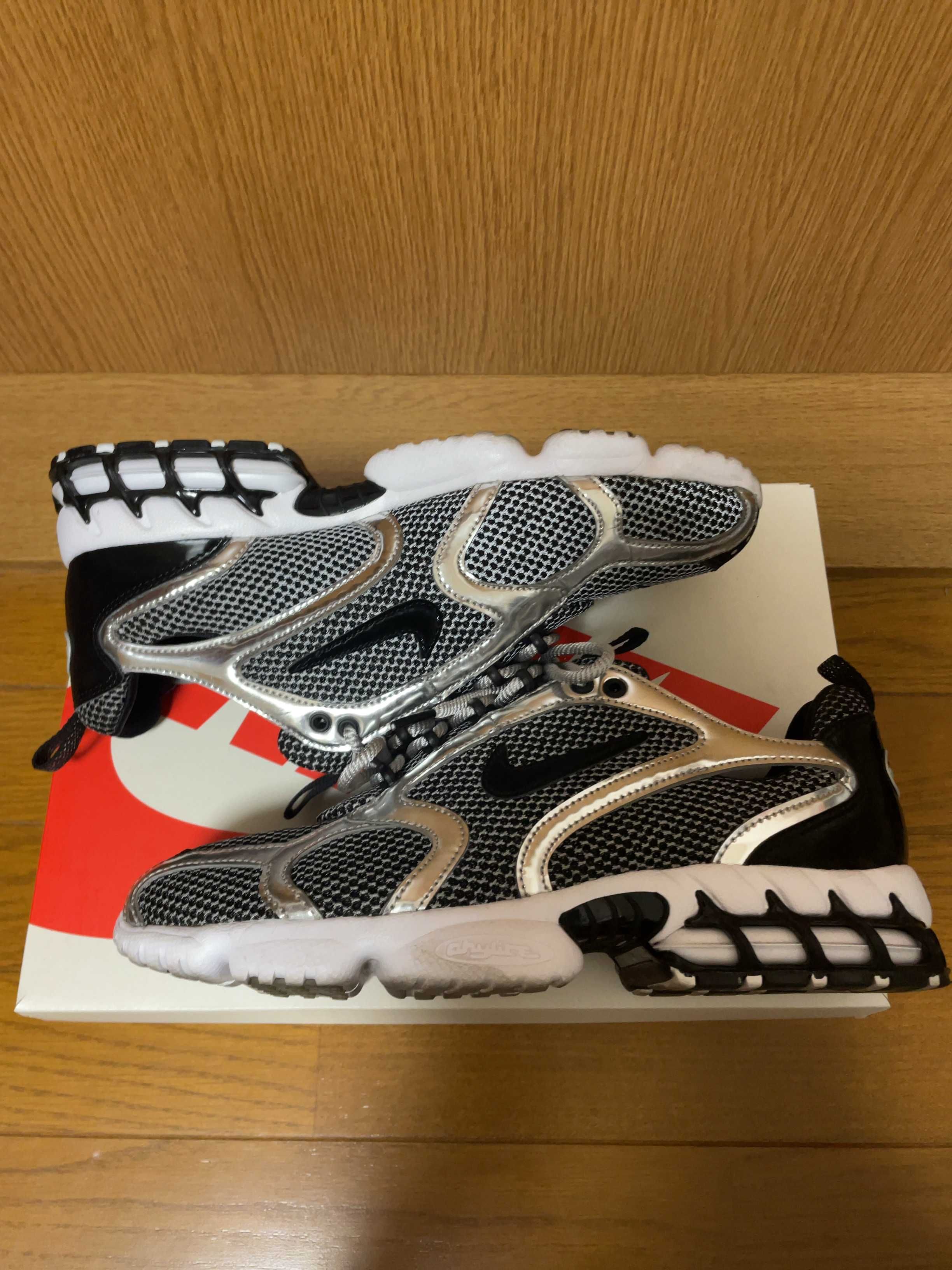 STUSSY × NIKE AIR ZOOM SPIRIDON CAGED "PURE PLATINUM/BLACK-WHITE"