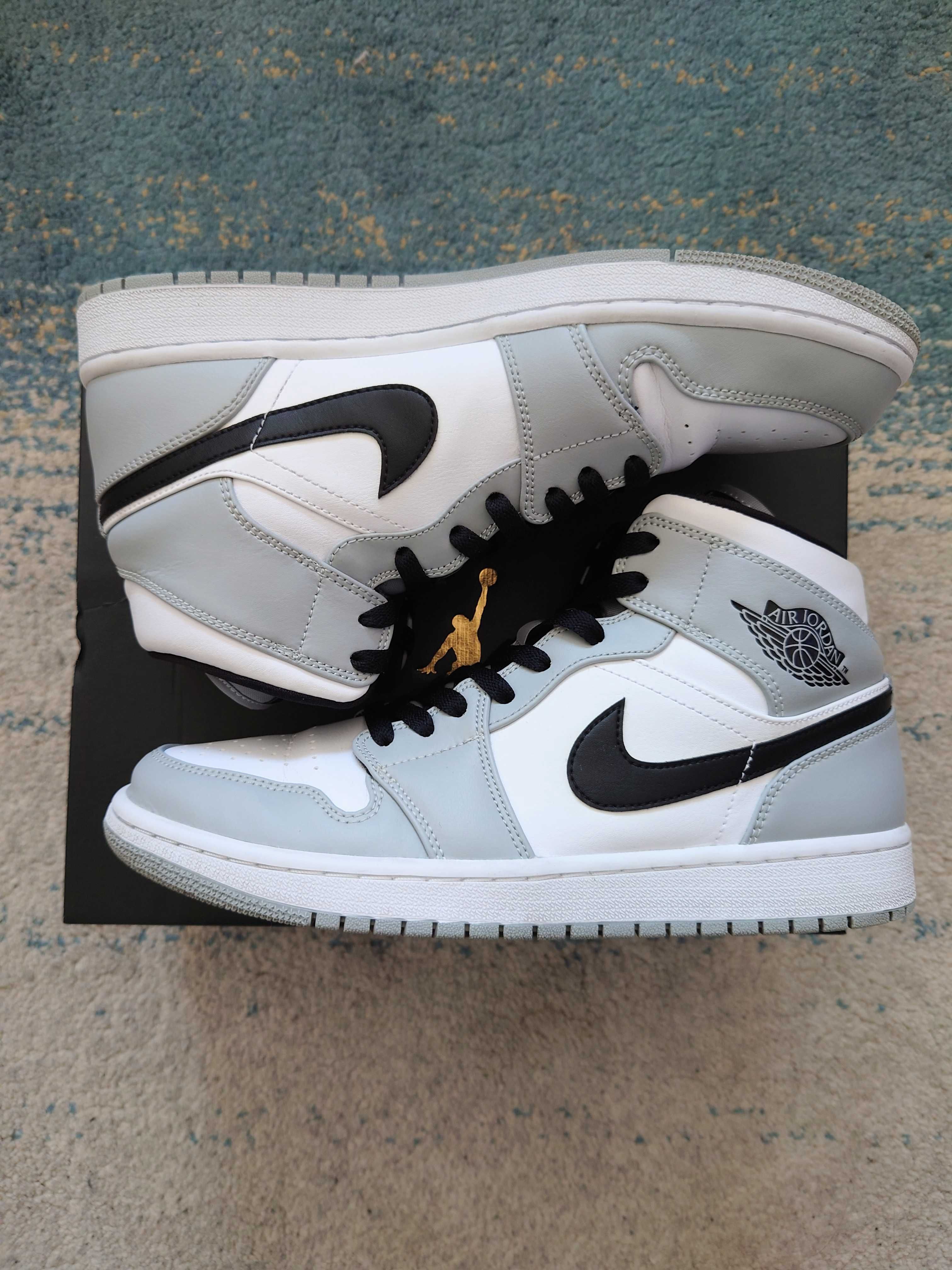 Nike Air Jordan 1 Mid "Light Smoke Grey/White/Black"