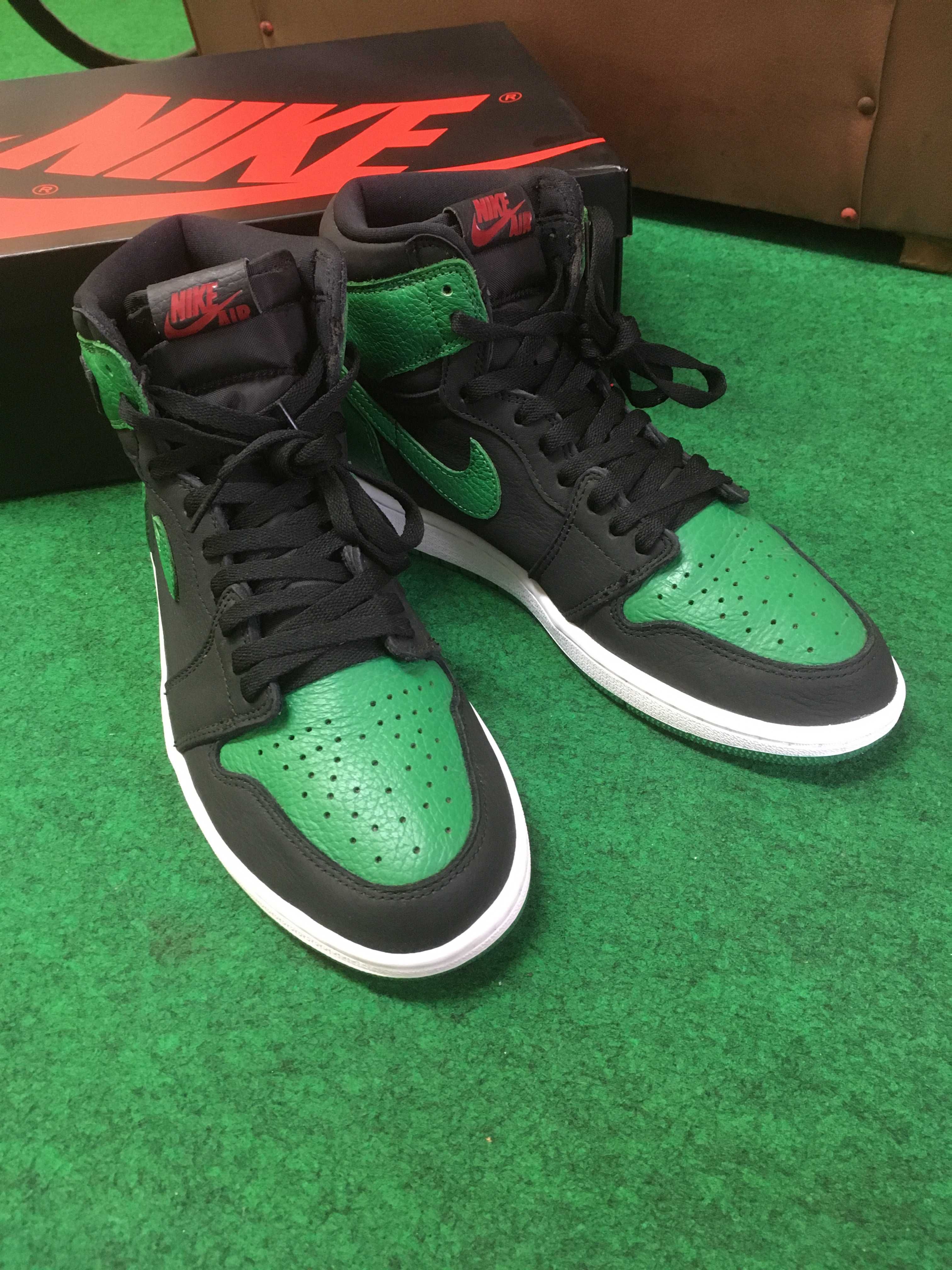 Nike Air Jordan 1 Retro High OG "Black/Pine Green" (2020)