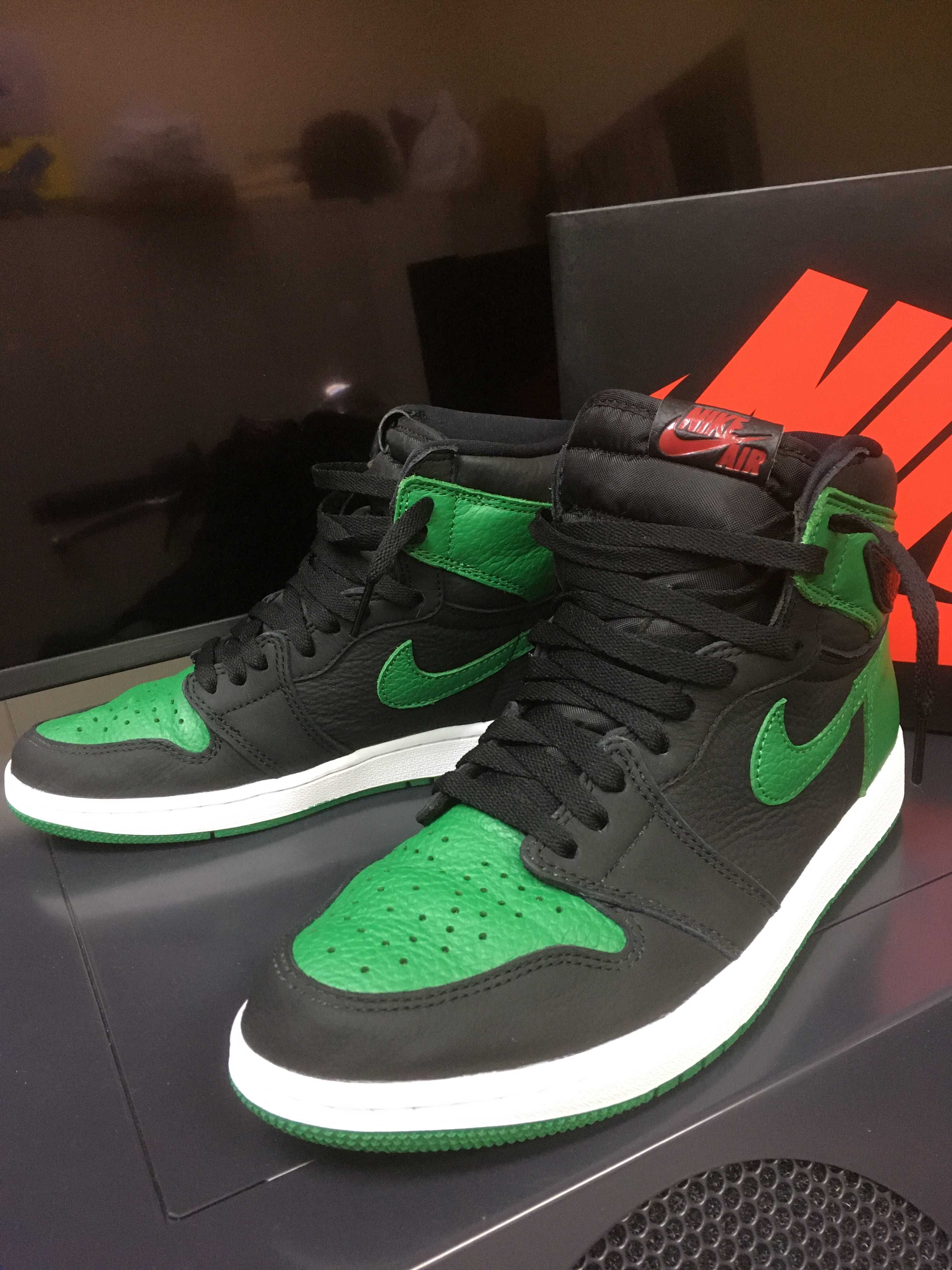Nike Air Jordan 1 Retro High OG "Black/Pine Green" (2020)