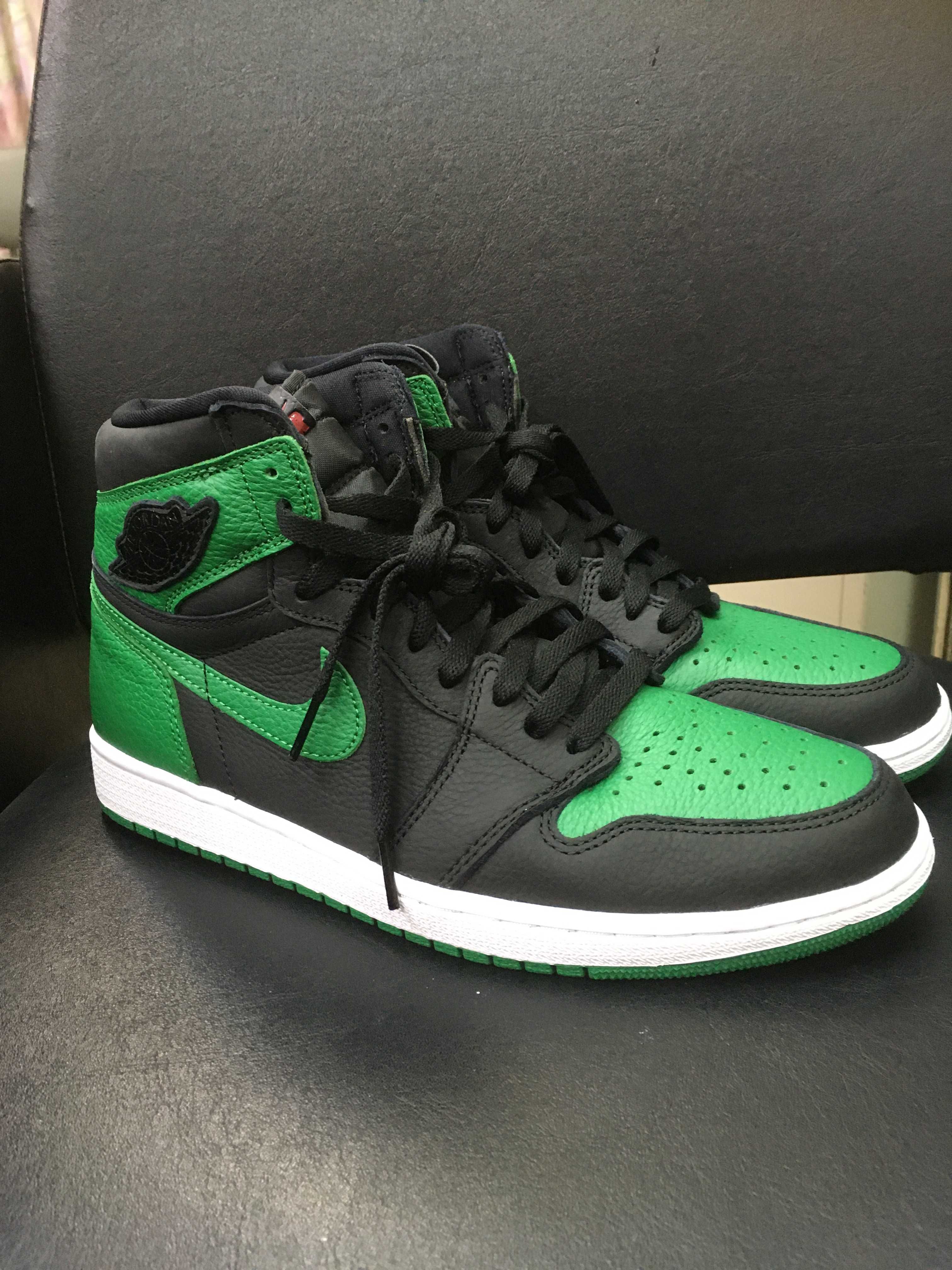 Nike Air Jordan 1 Retro High OG "Black/Pine Green" (2020)