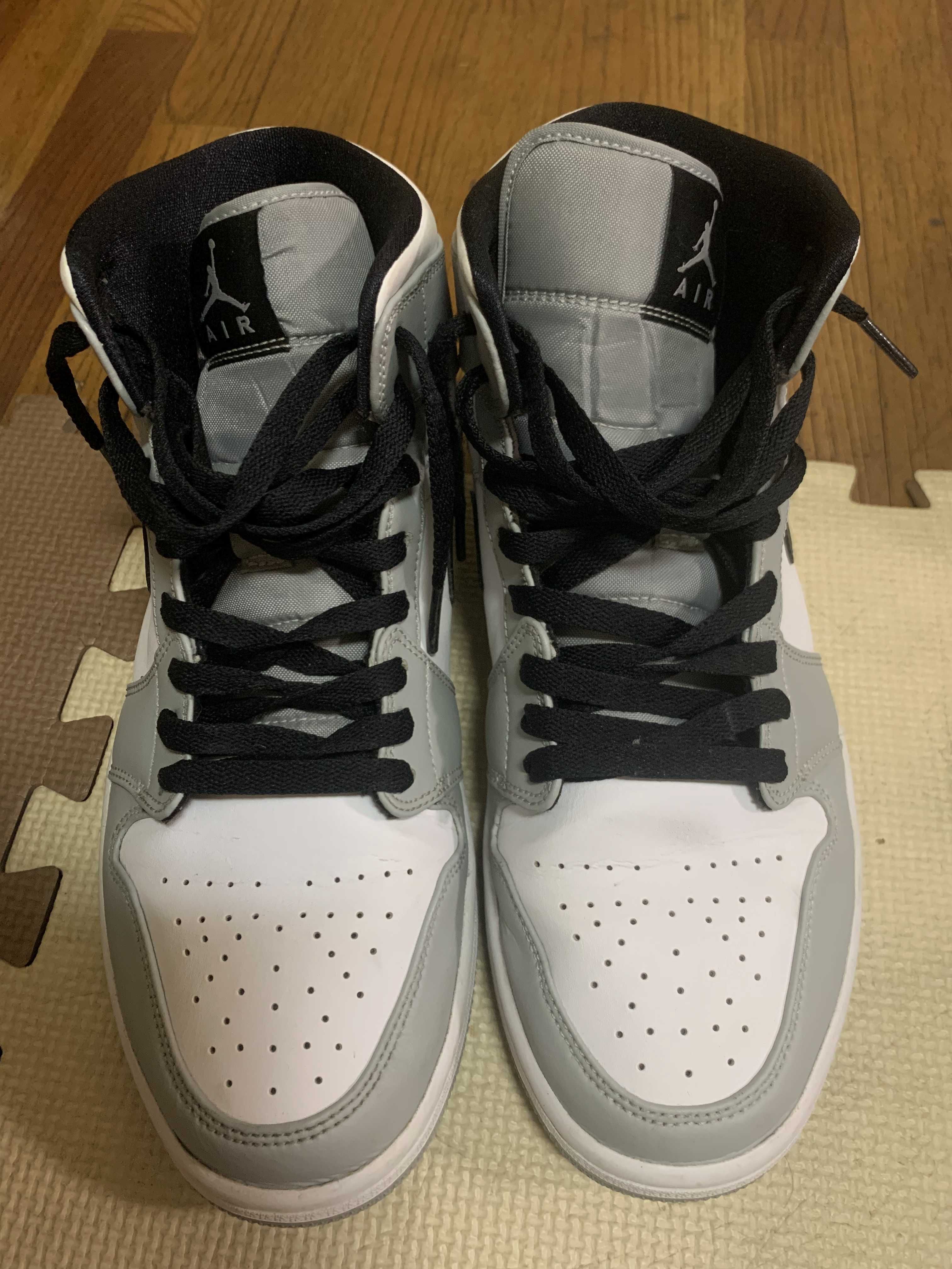 Nike Air Jordan 1 Mid "Light Smoke Grey/White/Black"