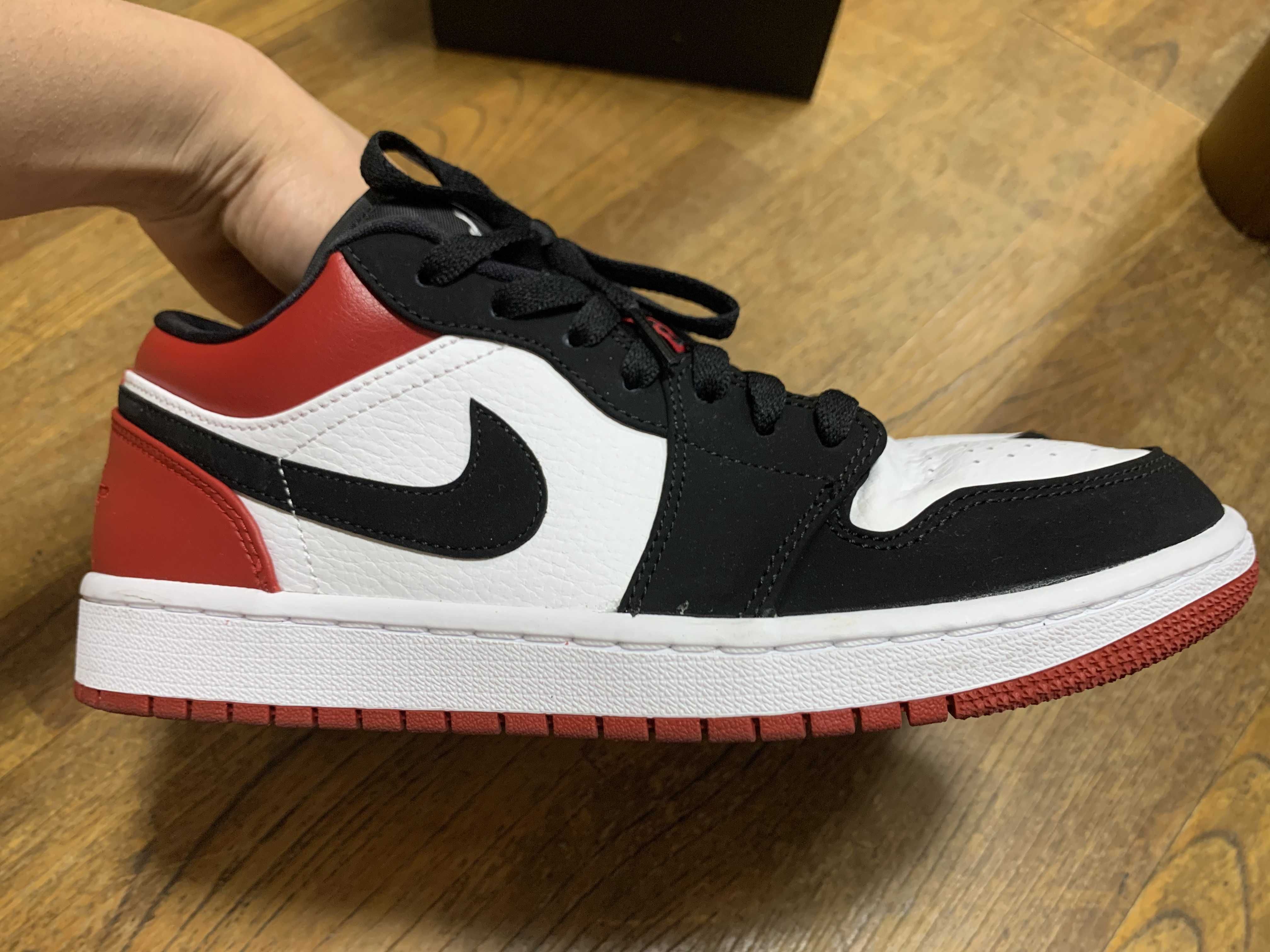 Nike Air Jordan 1 Low "Black Toe"
