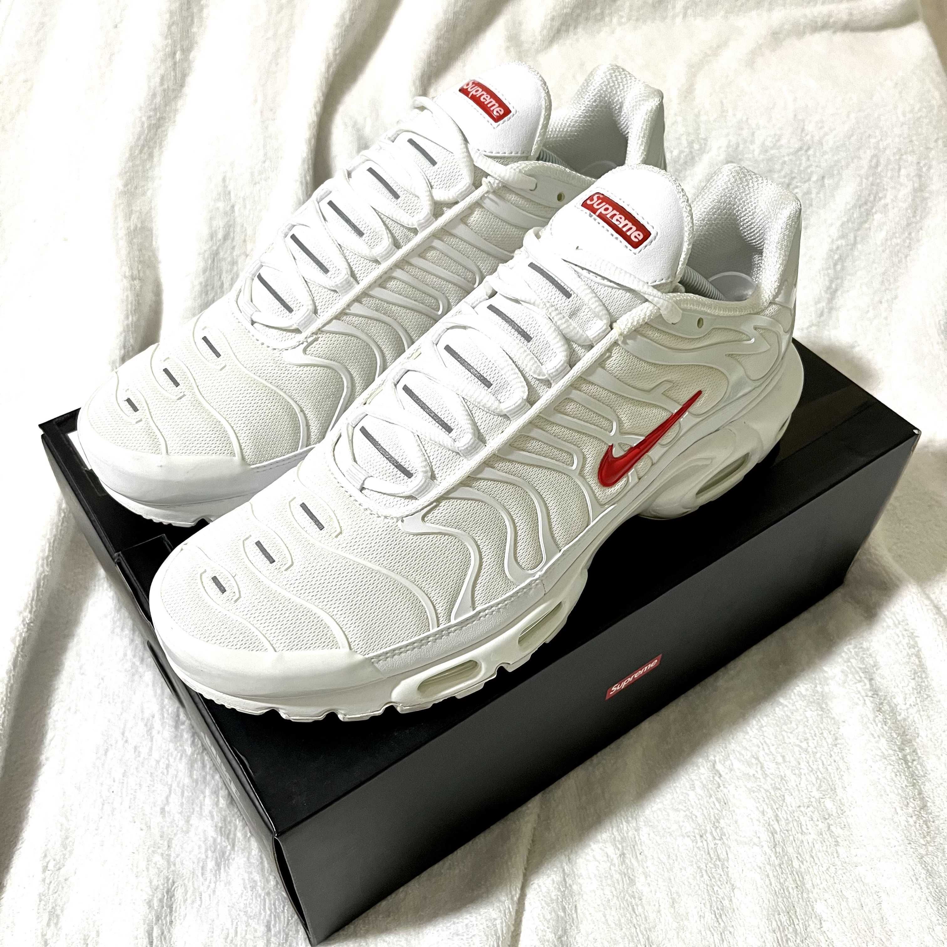 Supreme x Nike Air Max Plus TN "White/Speed Red"