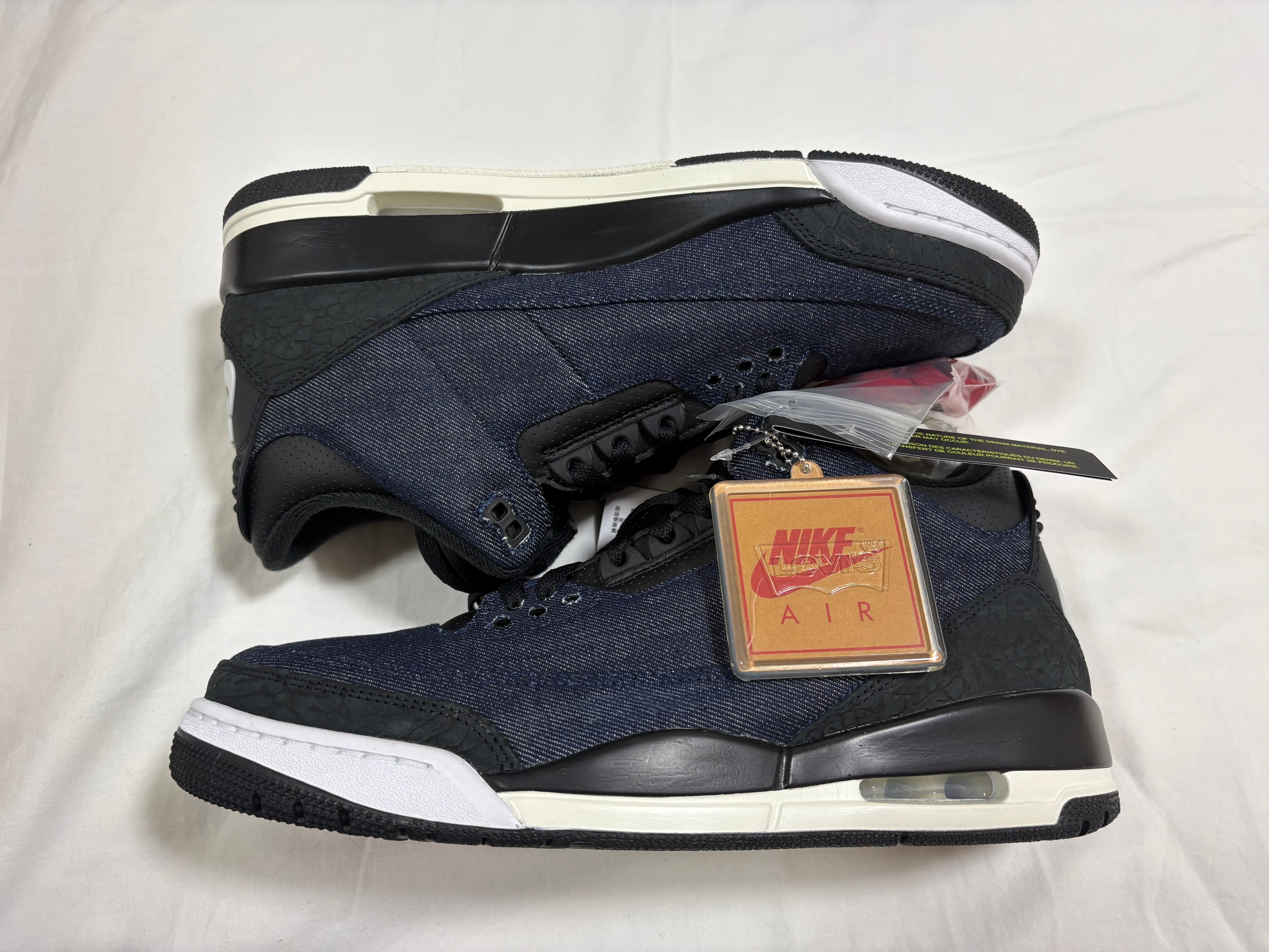 Levi’s × Nike Air Jordan 3 Retro SP "Indigo and Gym Red" (LEVI'S Tab)