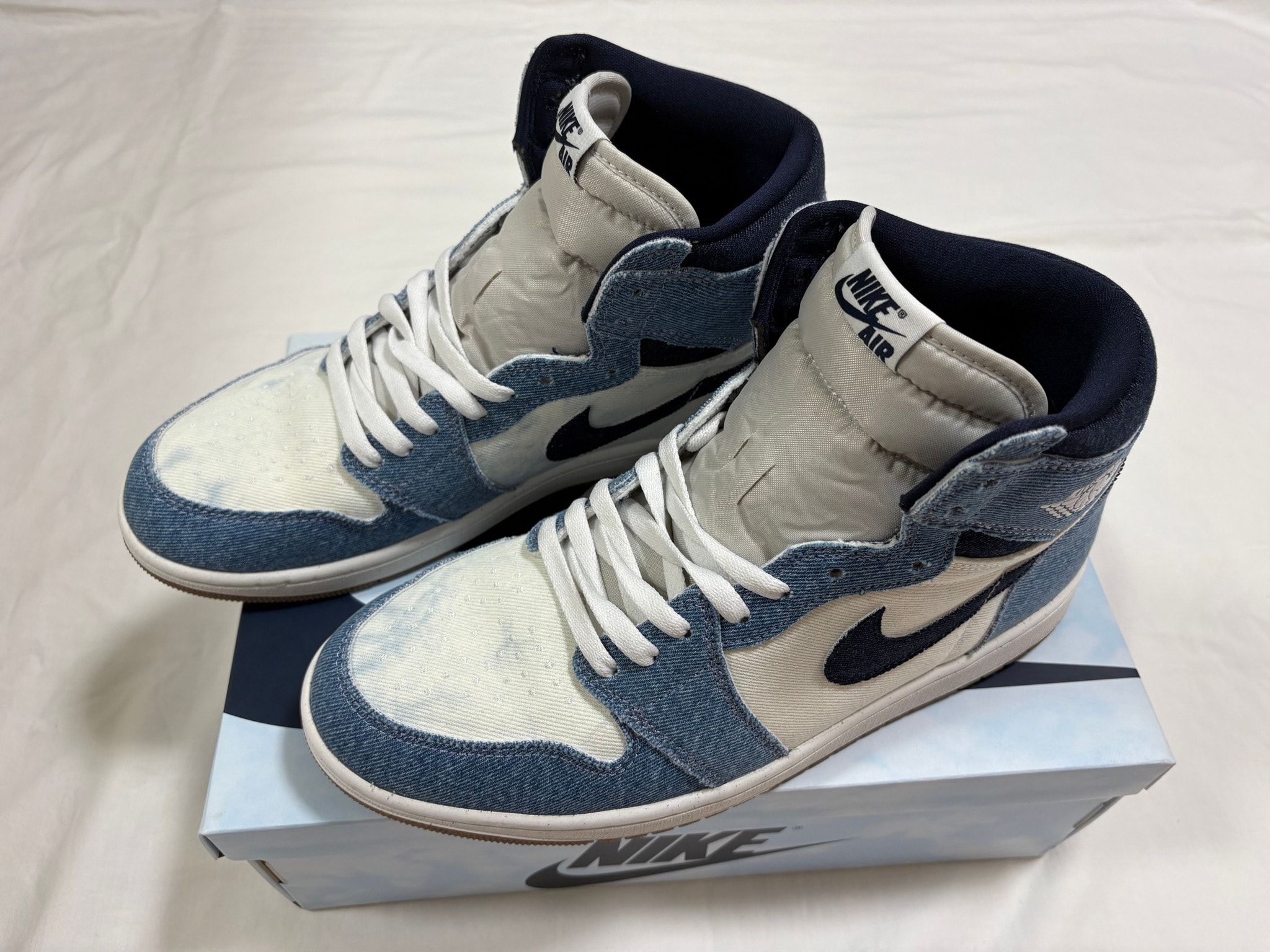 Nike Air Jordan 1 Retro High OG "Denim"