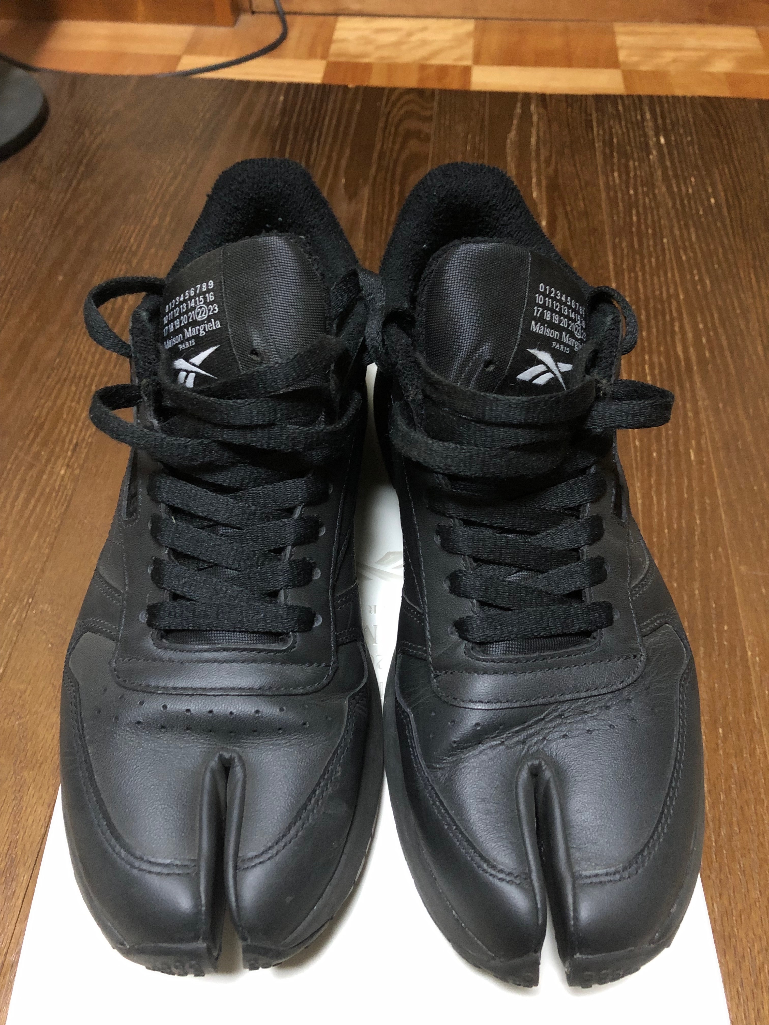  メゾンマルジェラ × リーボック クラシックレザー タビ "ブラック"