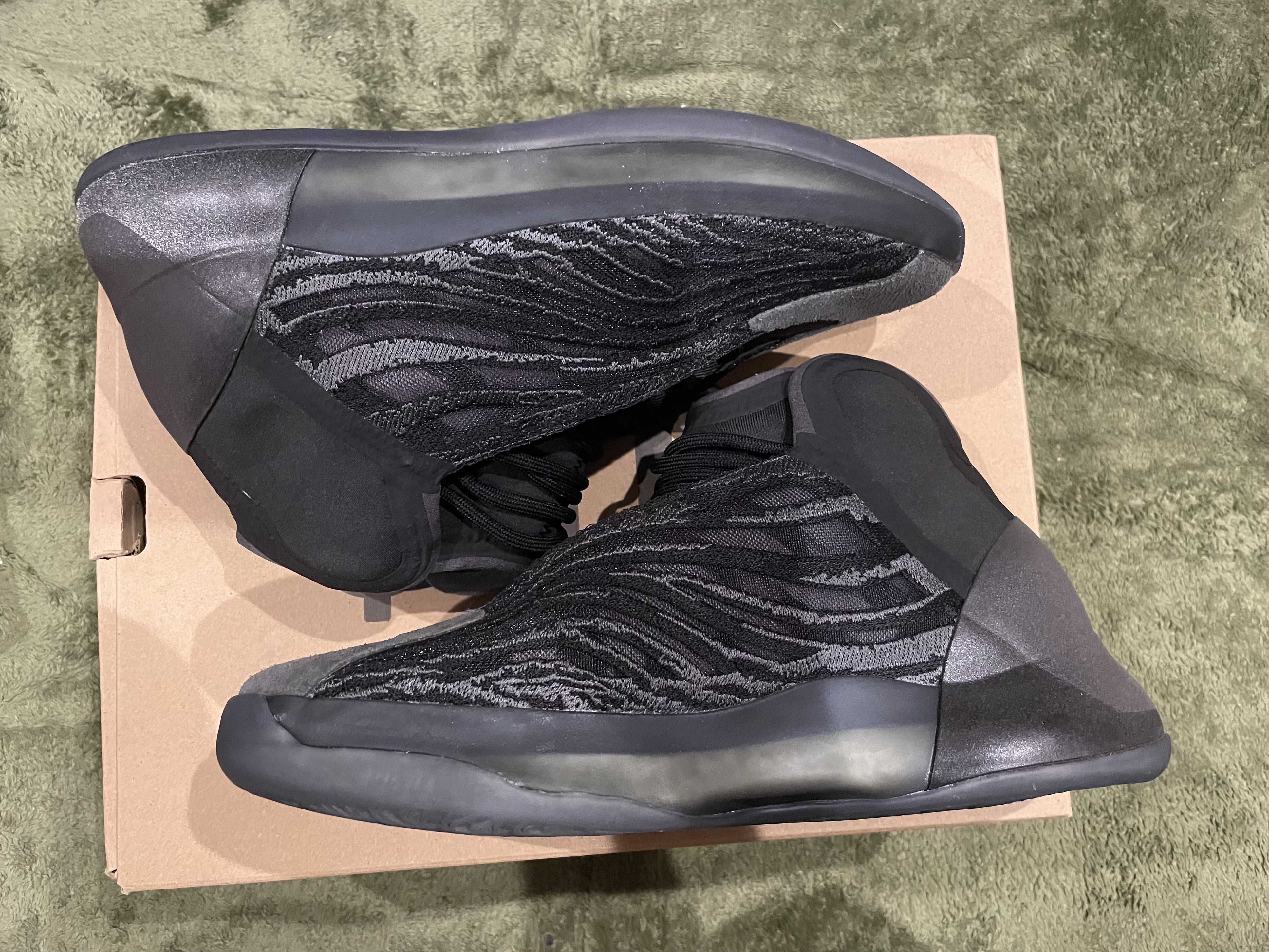 ADIDAS YEEZY Quantum "Onyx" 