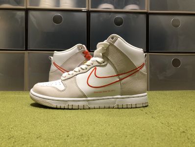 NIKE Women's DUNK HIGH SE FIRST USE "WHITE/ORANGE"