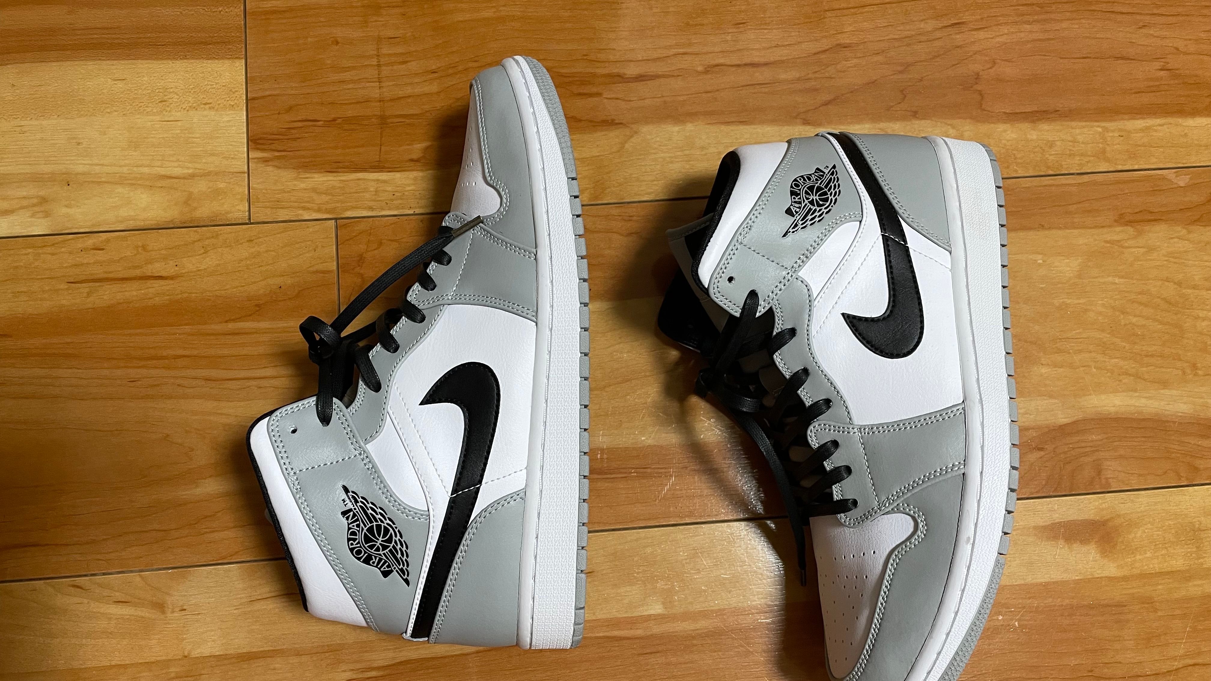 Nike Air Jordan 1 Mid "Light Smoke Grey/White/Black"