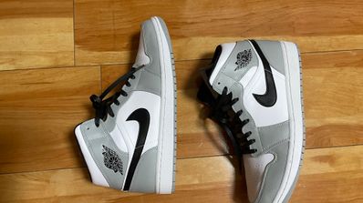 Nike Air Jordan 1 Mid "Light Smoke Grey/White/Black"
