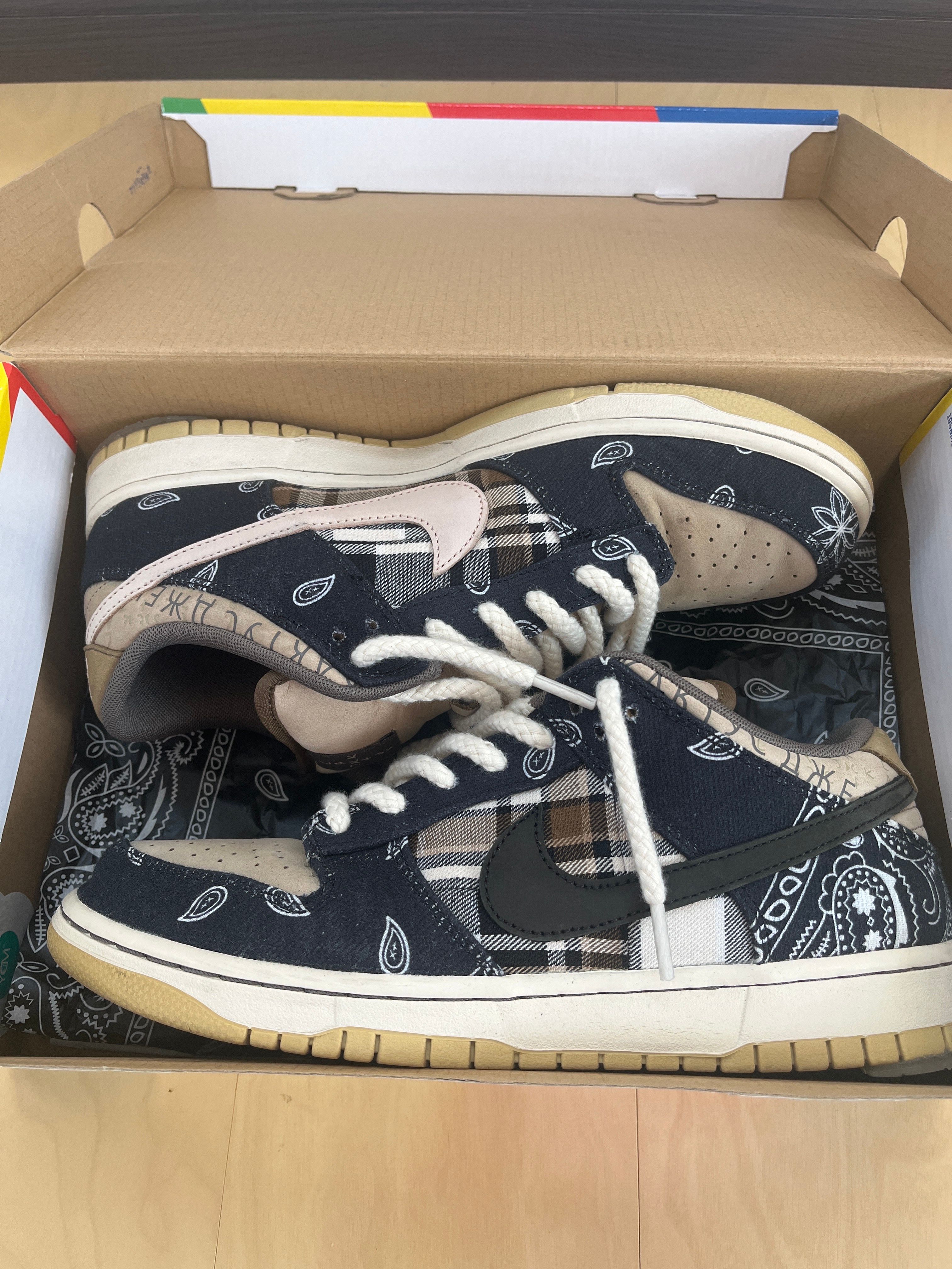 Travis Scott × Nike SB Dunk Low "Black/Parachute Beige"