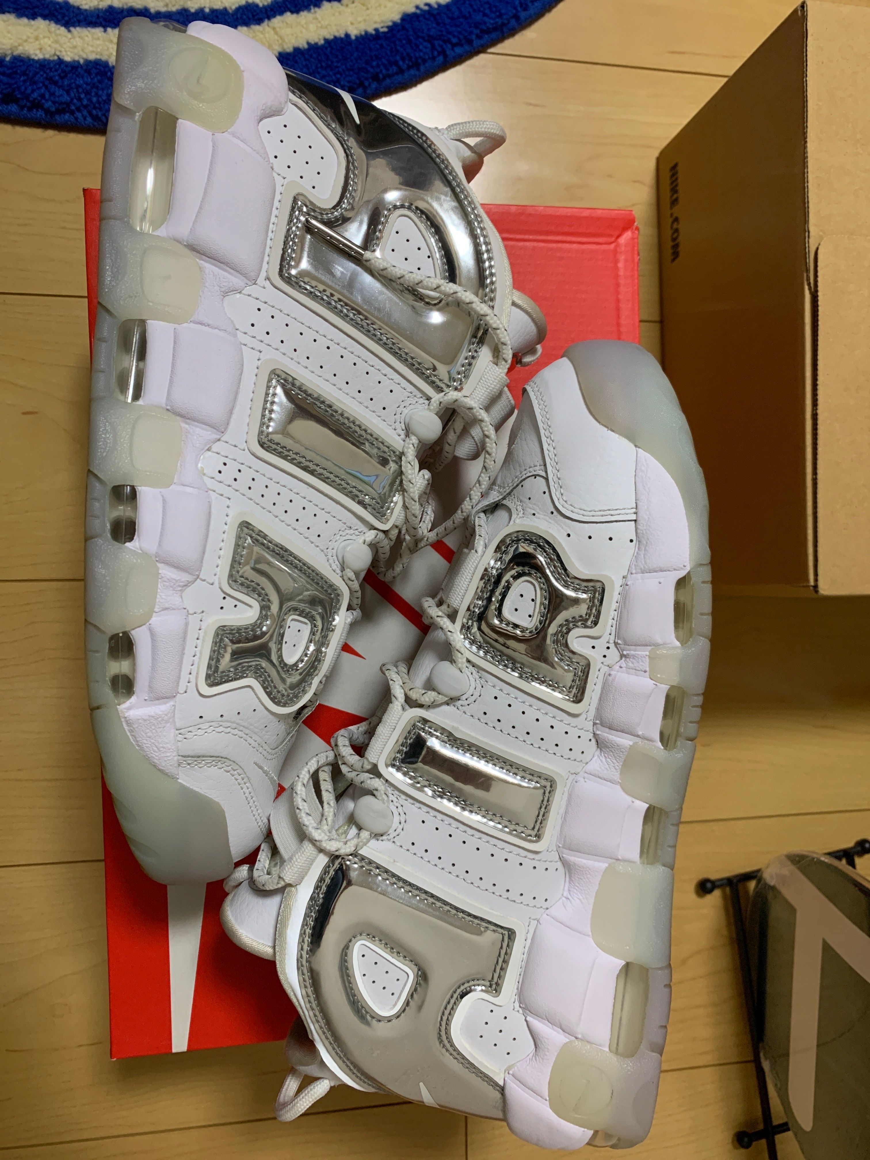 NIKE Women's AIR MORE UPTEMPO CHROME WHITE/SILVER