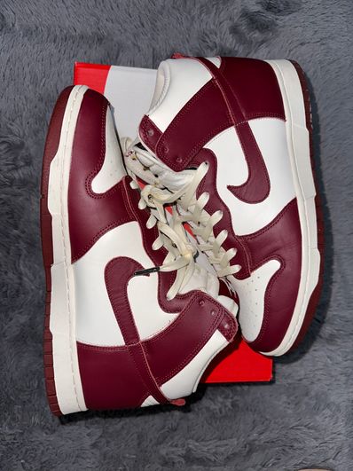 NIKE Women's DUNK HIGH "TEAM RED"