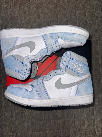 Nike Air Jordan 1 High OG "Hyper Royal"