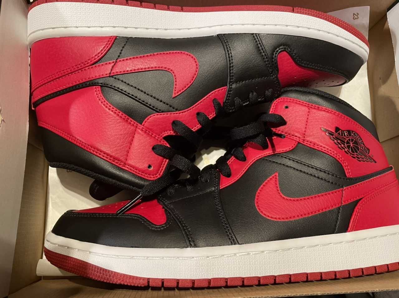 Nike Air Jordan 1 Mid "Bred"
