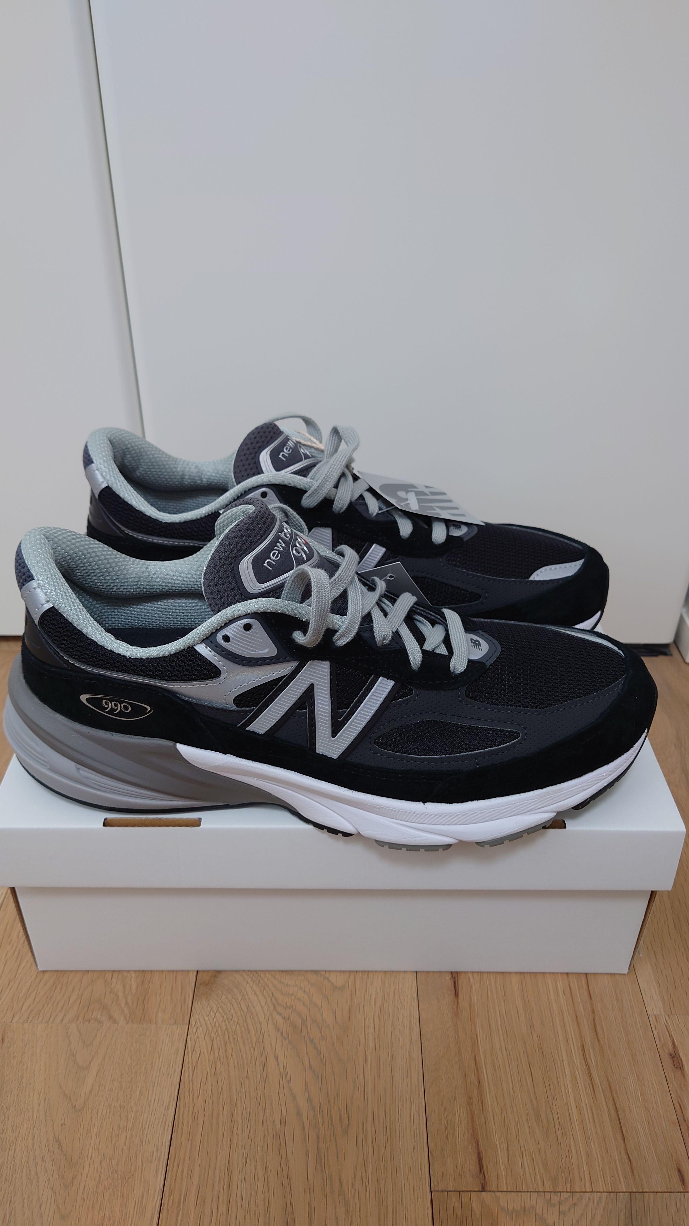 New Balance 990V6 "Black" (Heel NB Logo)