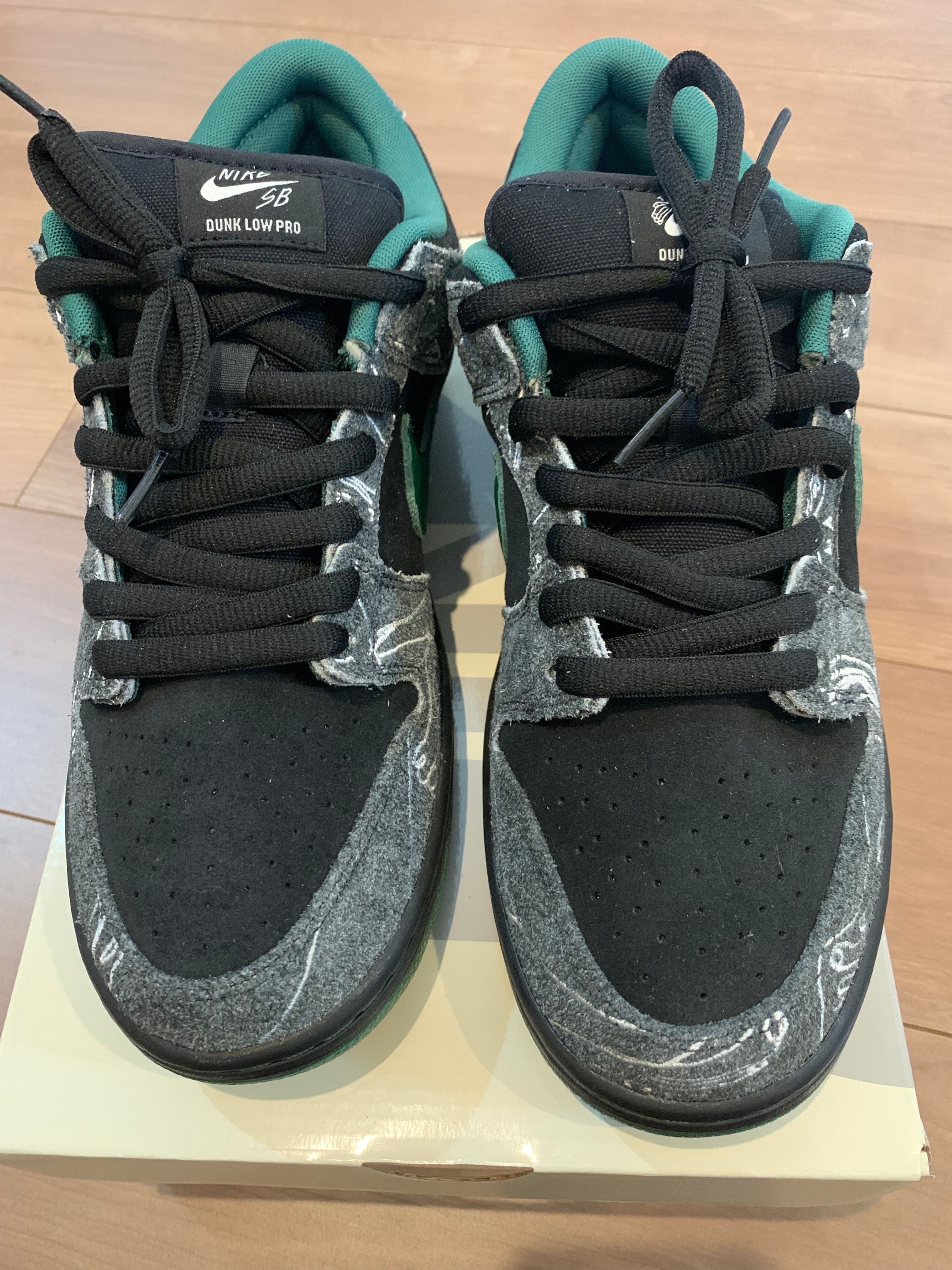 There Skateboards × Nike SB Dunk Low Pro "Anthracite and Gorge Green"