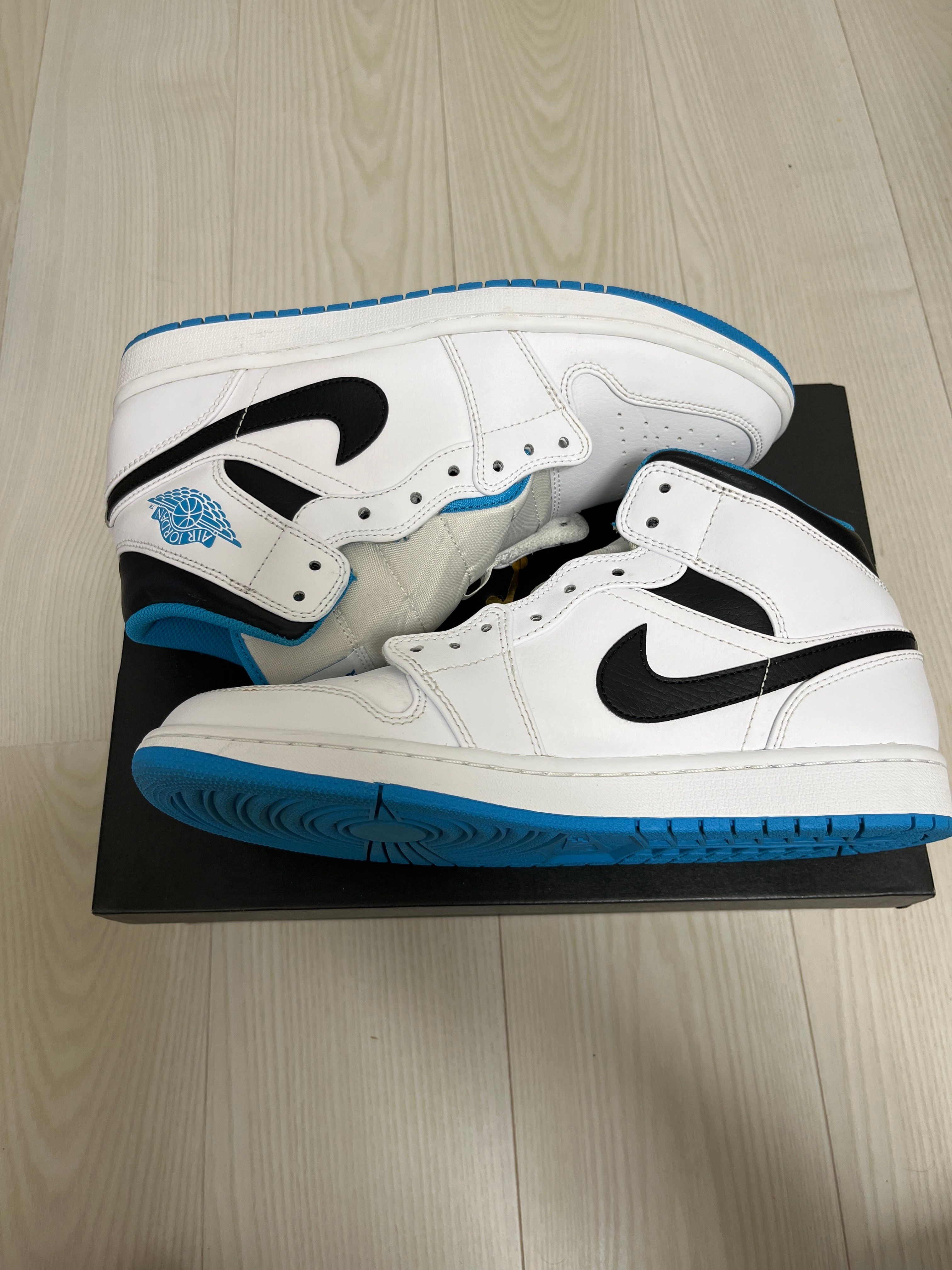 Nike Air Jordan 1 Mid "White/Laser blue"