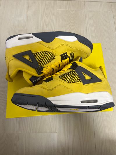 Nike Air Jordan 4 "Tour Yellow"