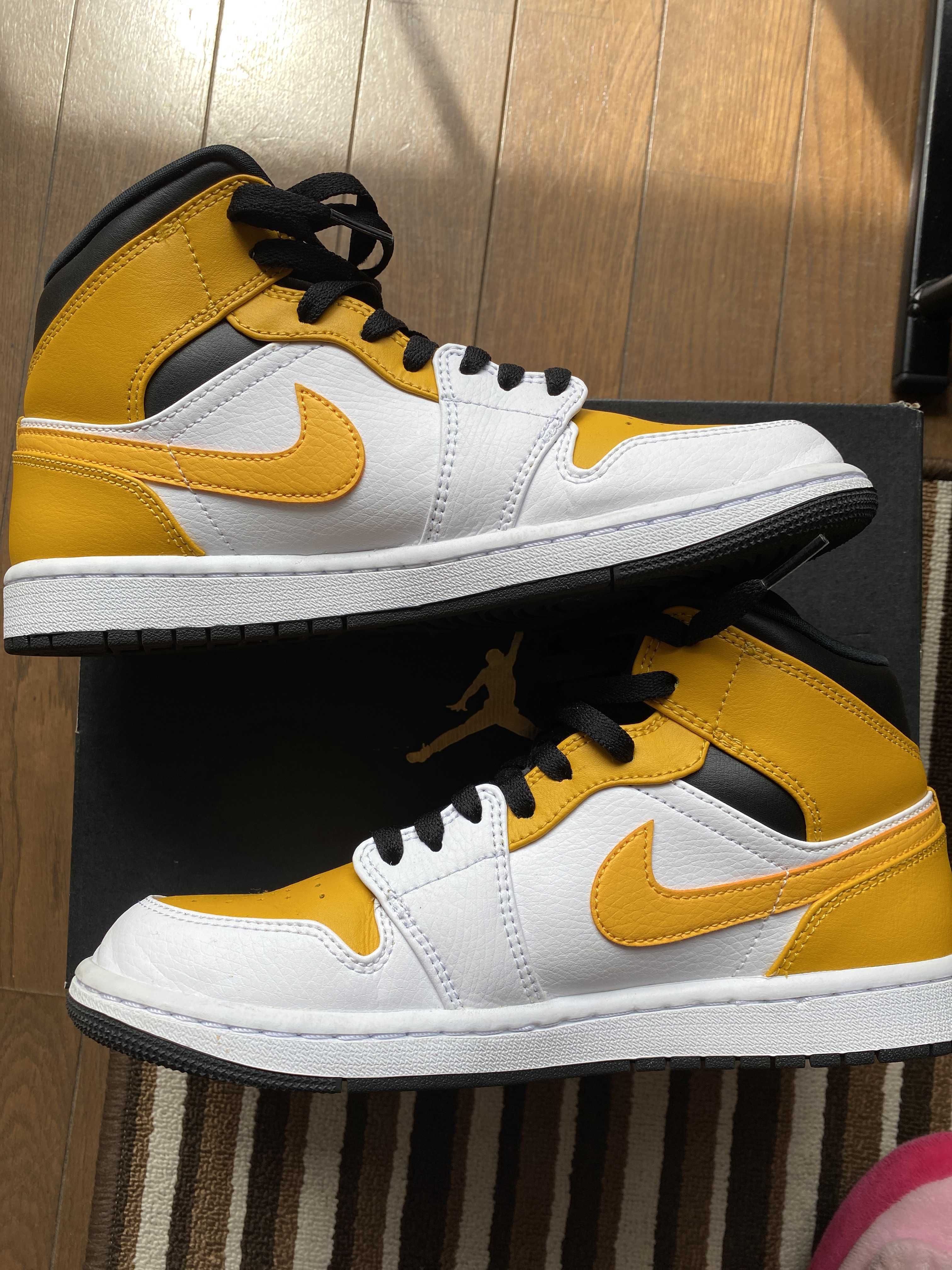 Nike Air Jordan 1 Mid "University Gold"