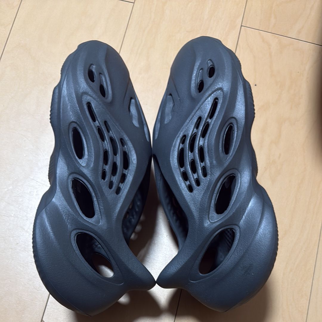 adidas YEEZY Foam Runner "Carbon"