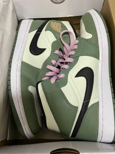 NIKE Women's AIR JORDAN 1 MID SE "DUTCH GREEN"