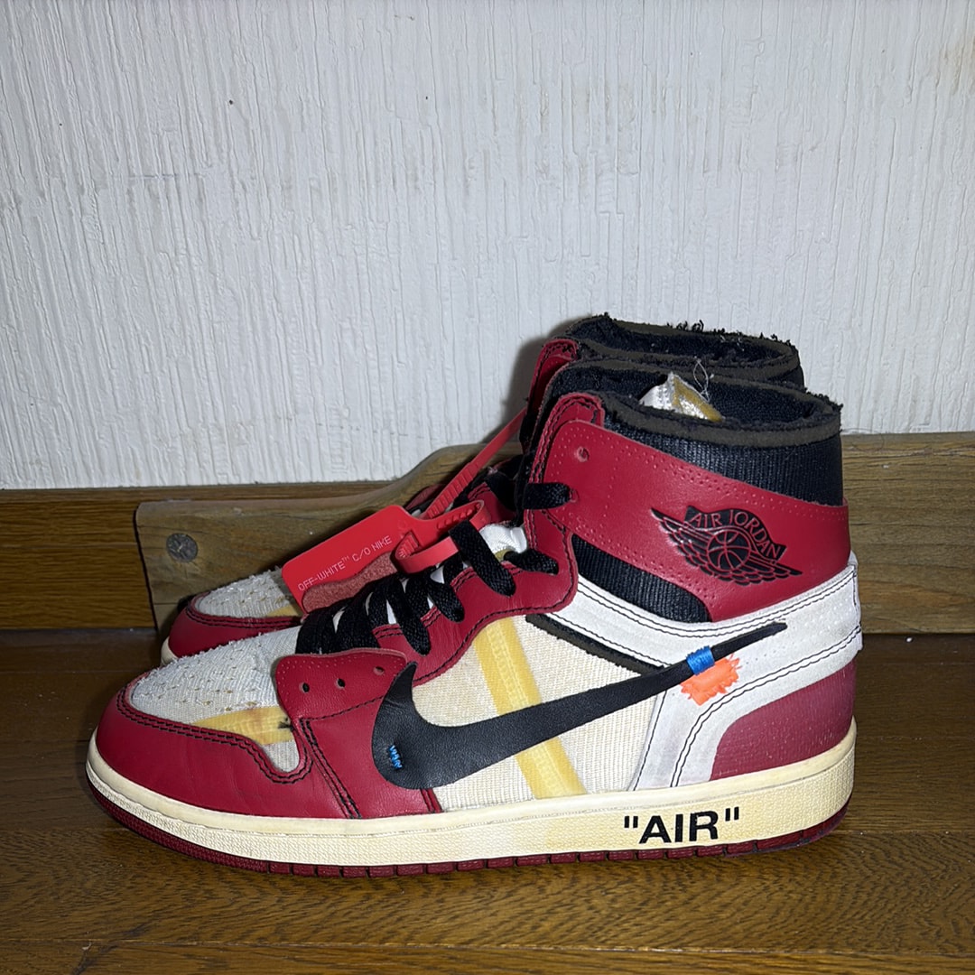 オフホワイト × ナイキ エアジョーダン1 レトロ ハイ ザ・テン "シカゴ"