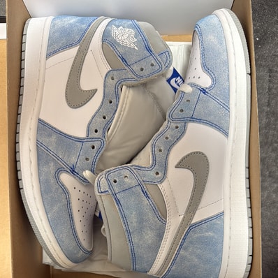 Nike Air Jordan 1 High OG "Hyper Royal"