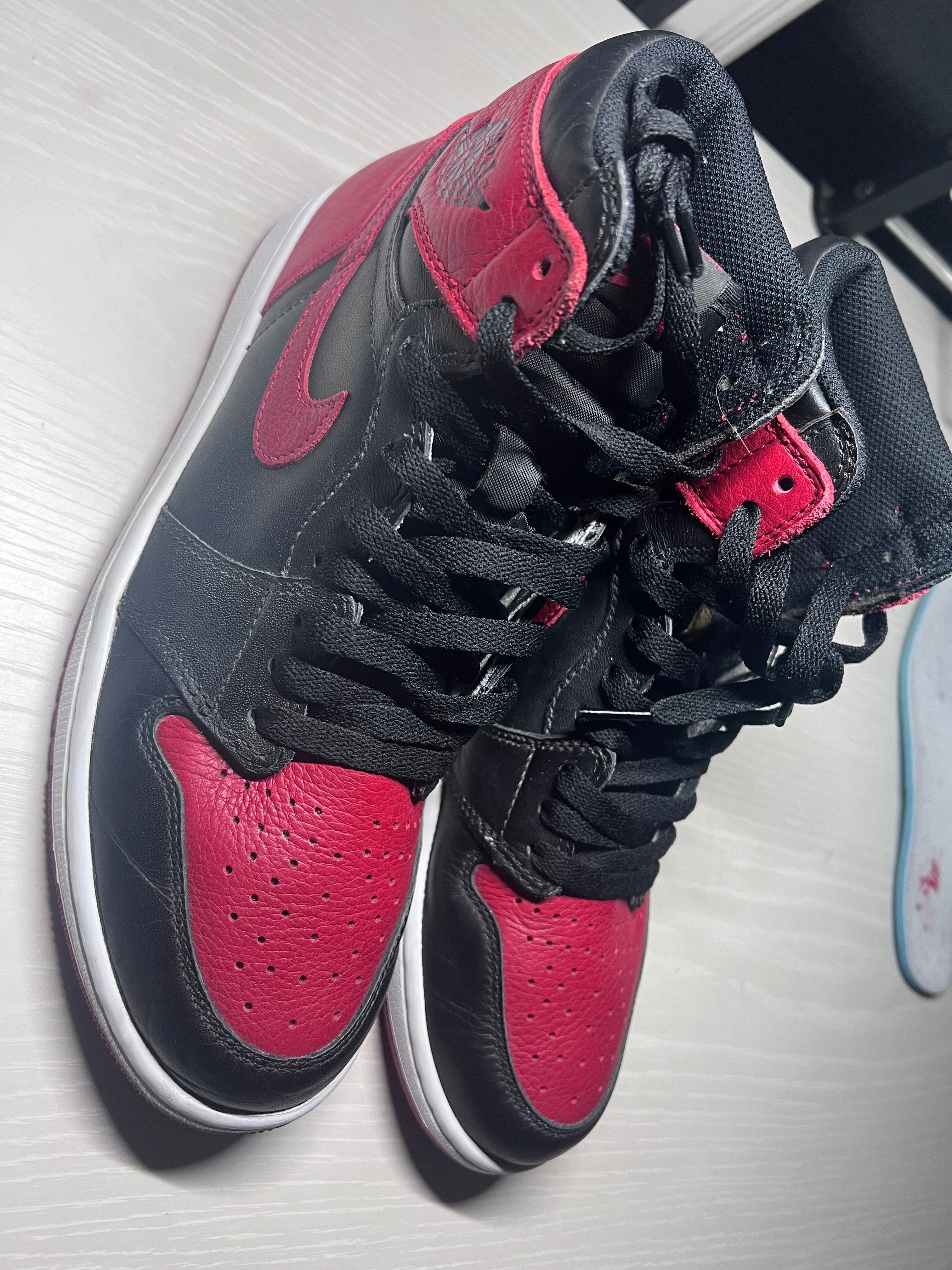 Nike Air Jordan 1 Retro High OG "Bred/Banned" (2016)