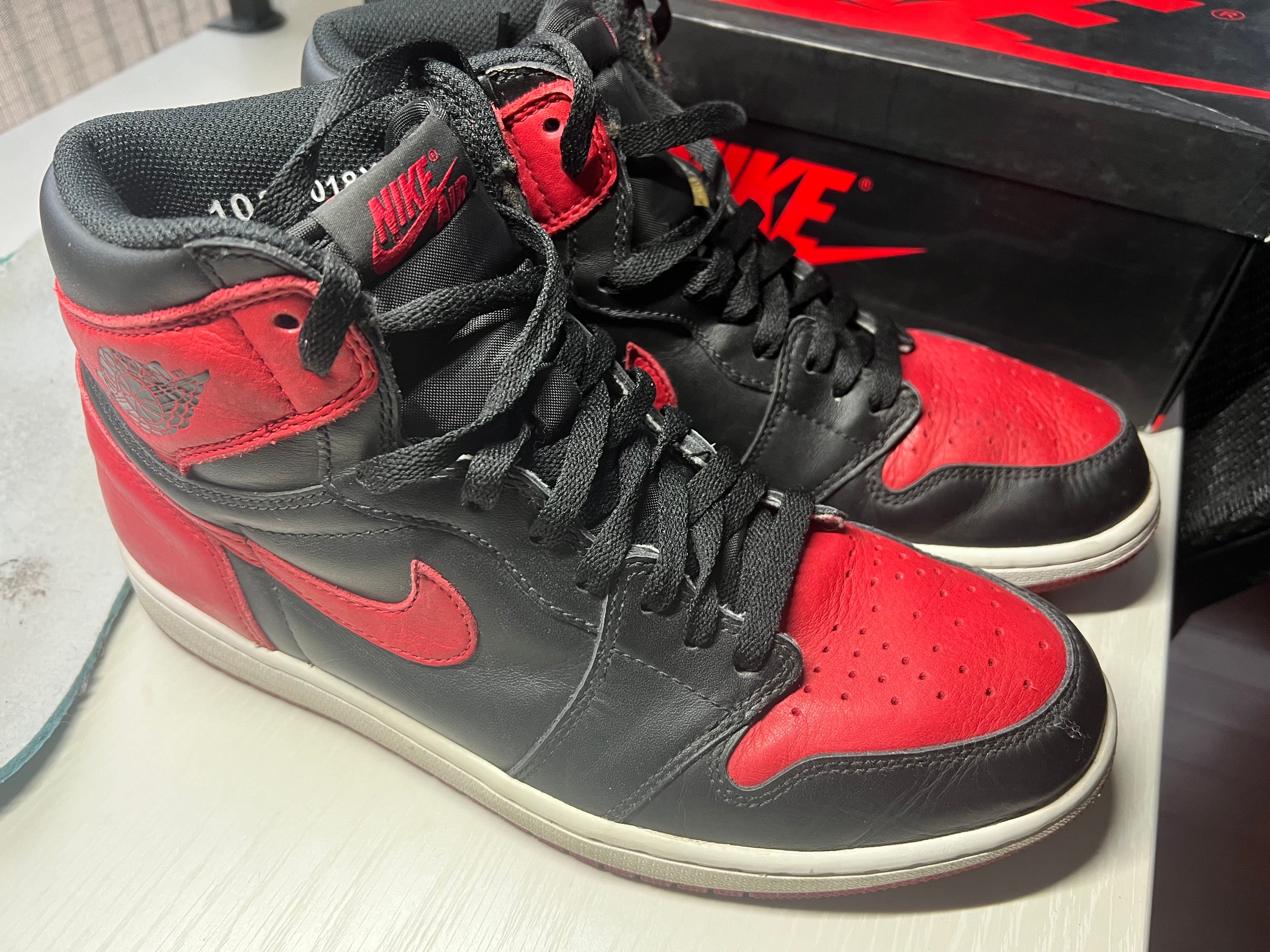 Nike Air Jordan 1 Retro High OG "Bred/Banned" (2016)