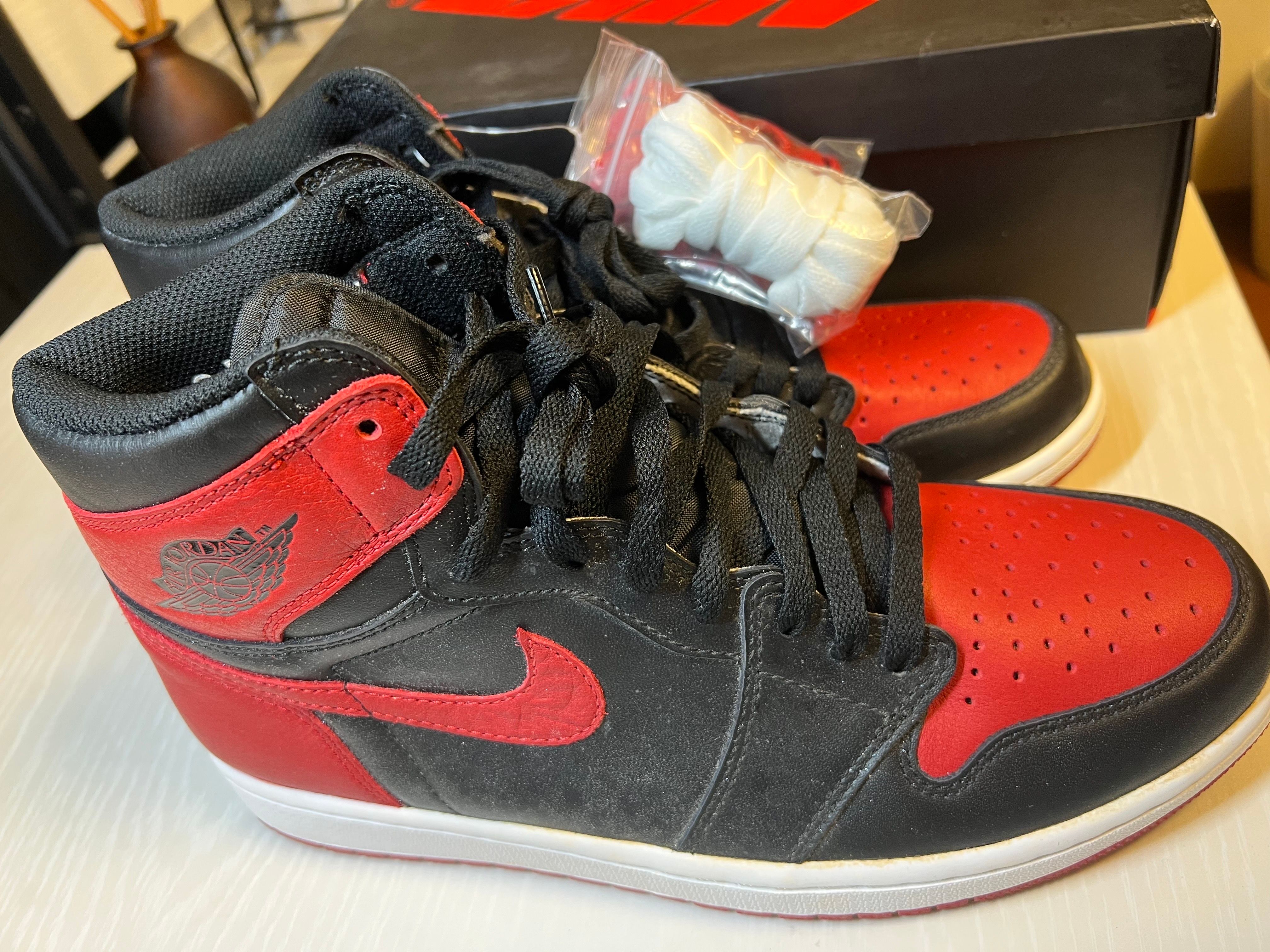 Nike Air Jordan 1 Retro High OG "Bred/Banned" (2016)