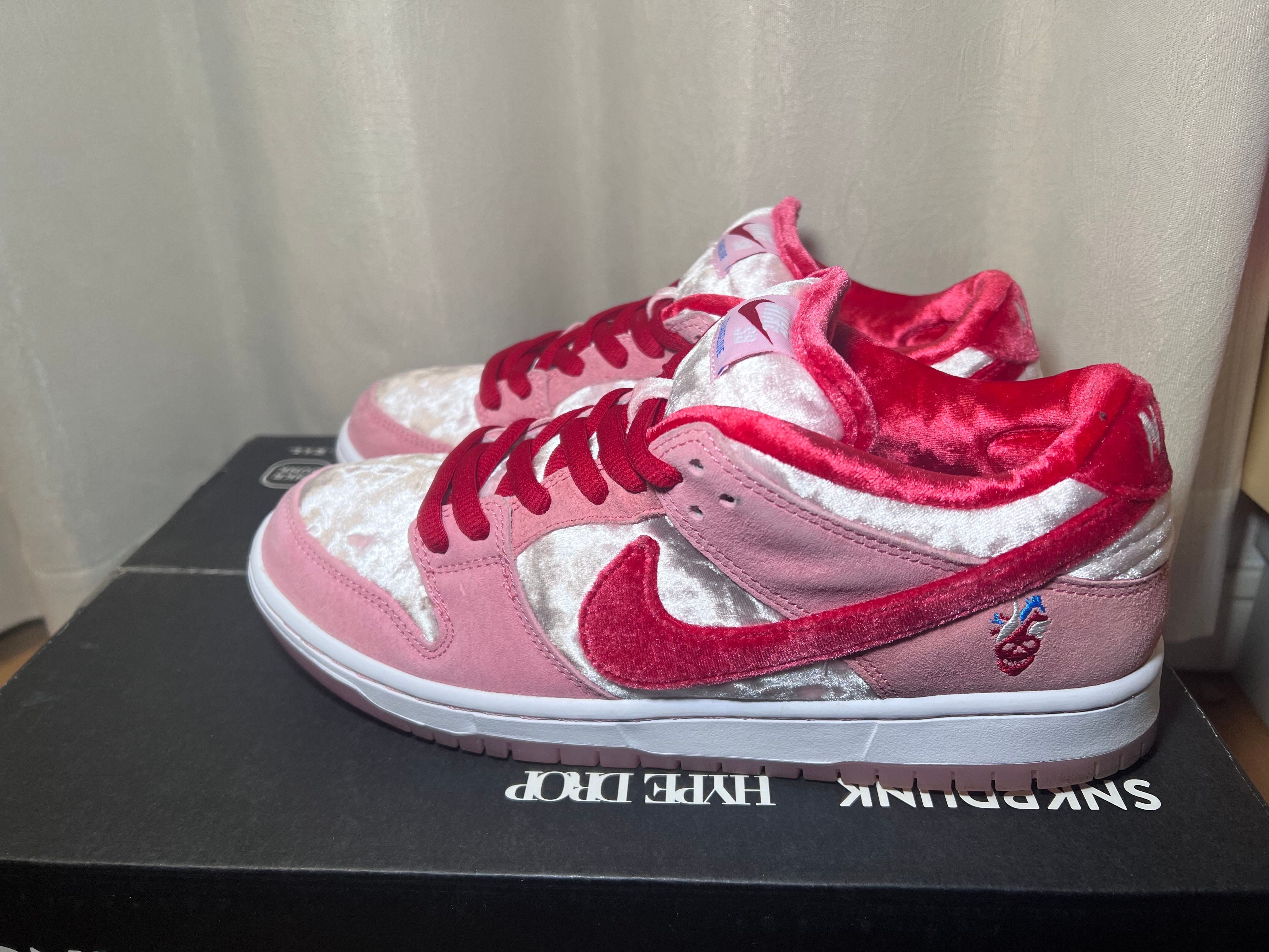 Strangelove × Nike SB Dunk Low "Valentine’s Day"