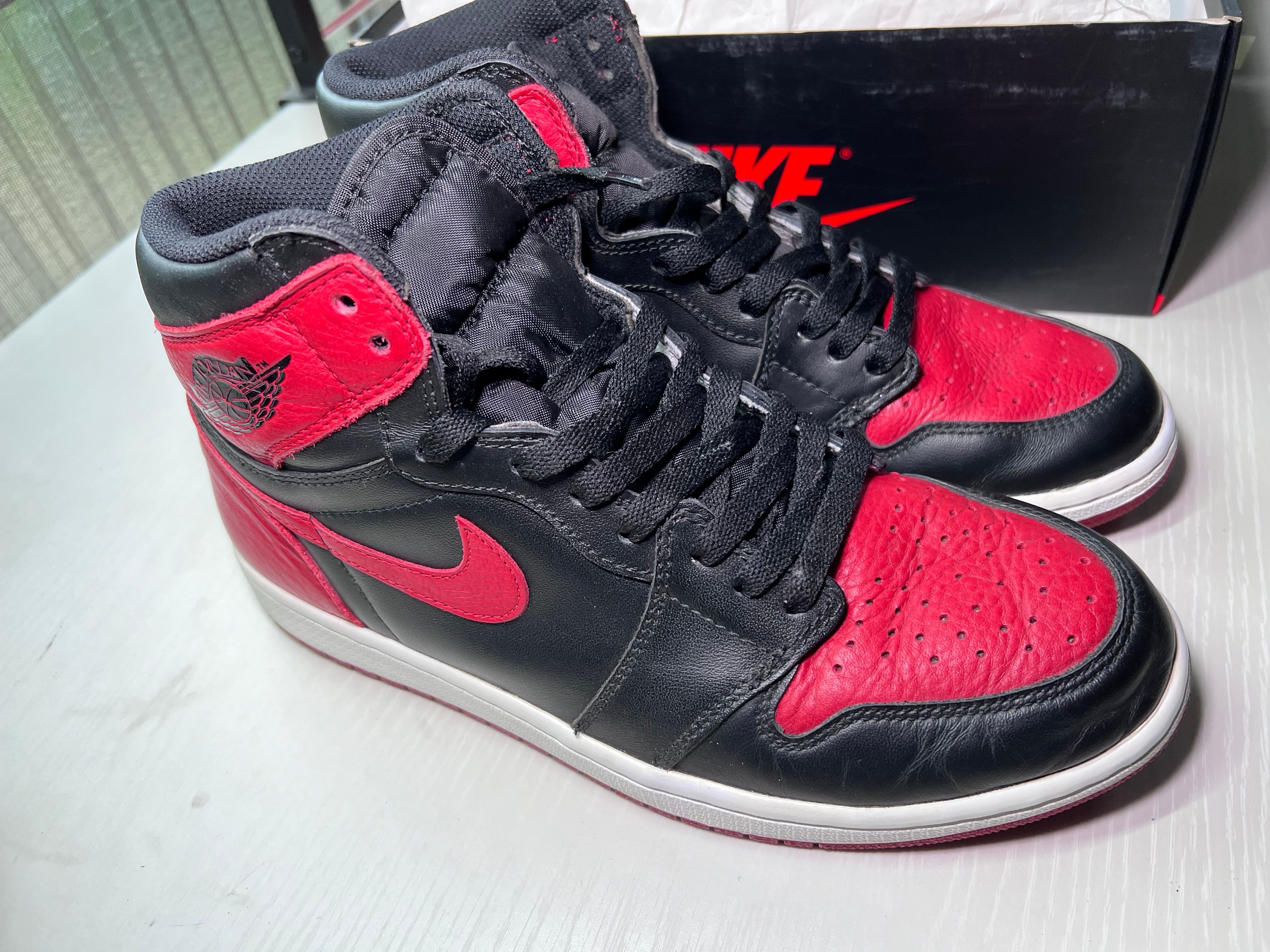 Nike Air Jordan 1 Retro High OG "Bred/Banned" (2016)