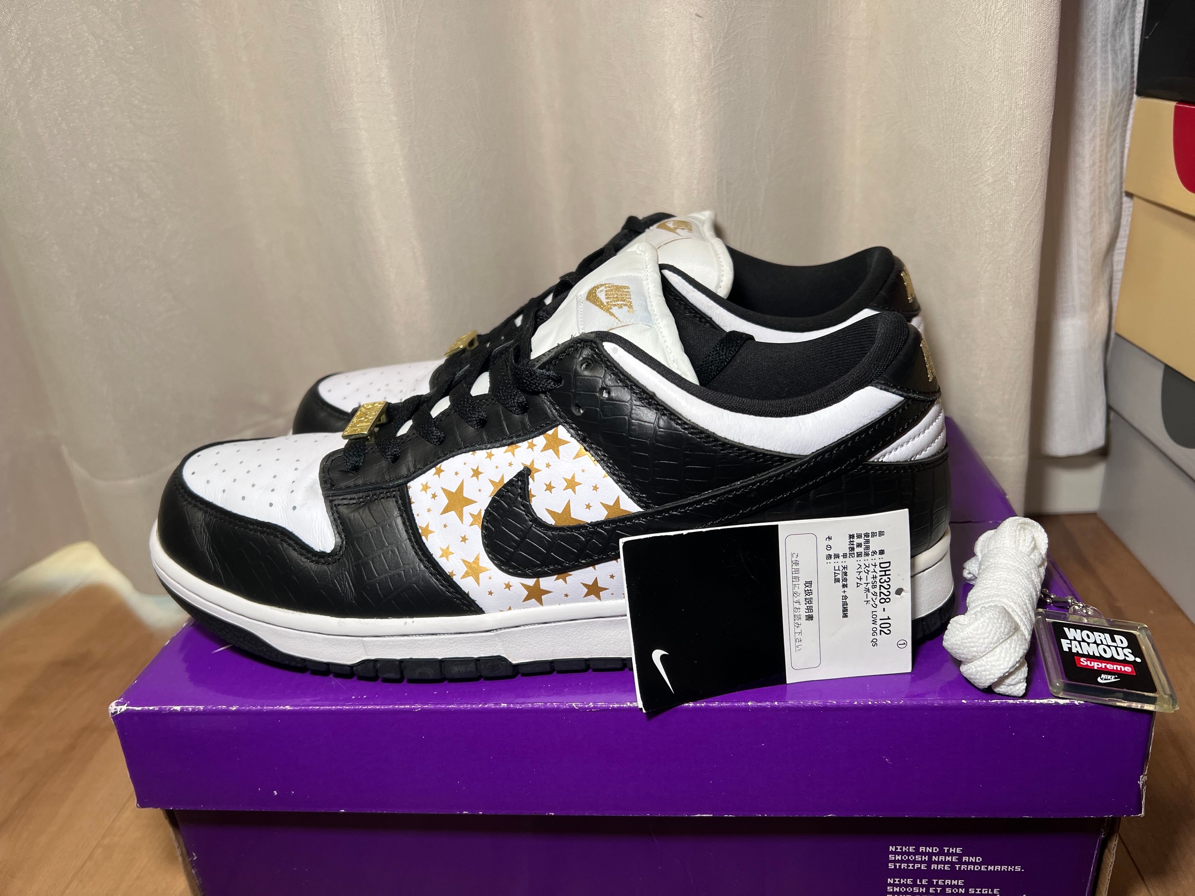 Supreme × Nike SB Dunk Low OG QS Gold Stars "White/Black"