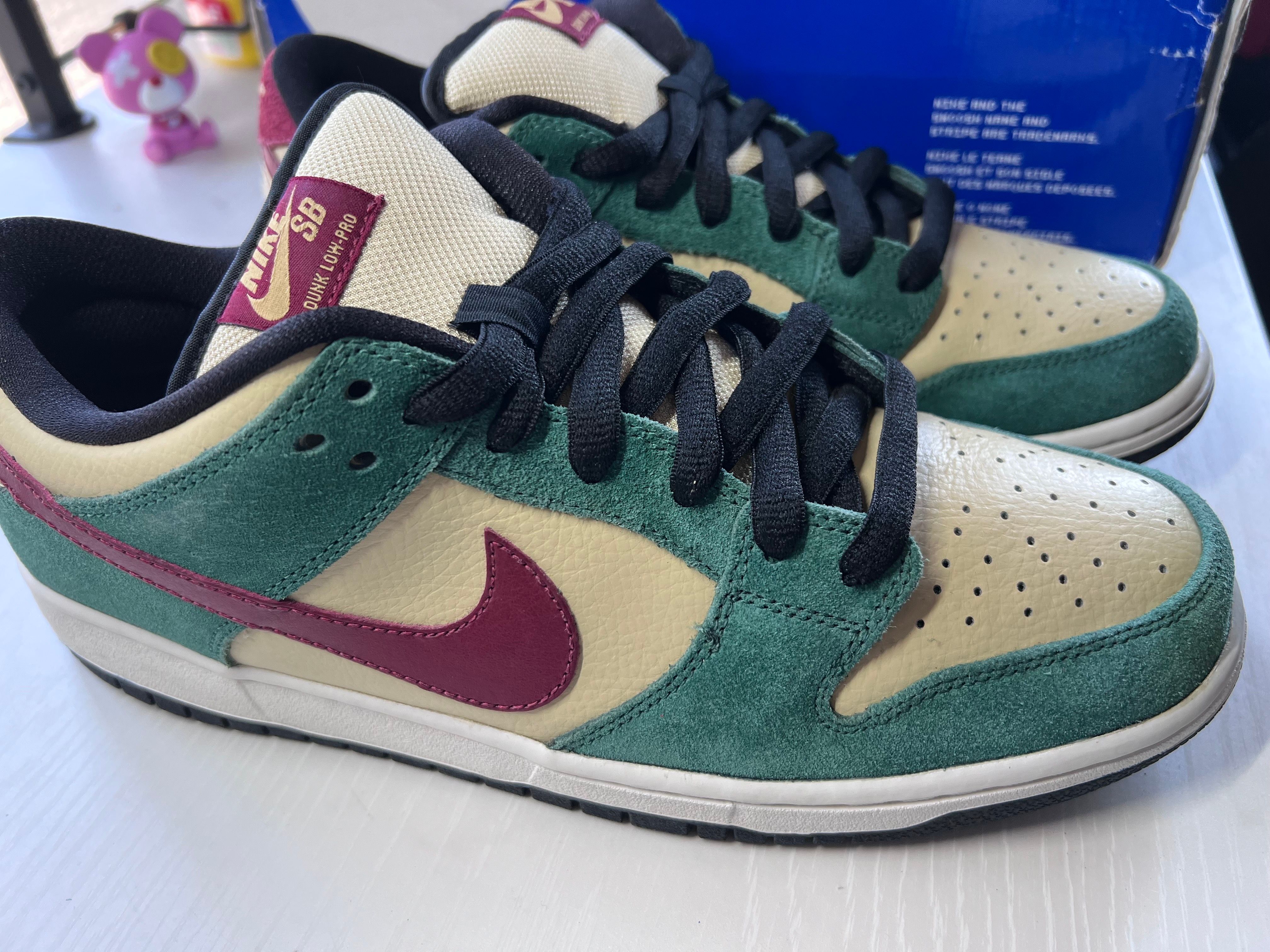 Nike SB Dunk Low "Vegas Gold"